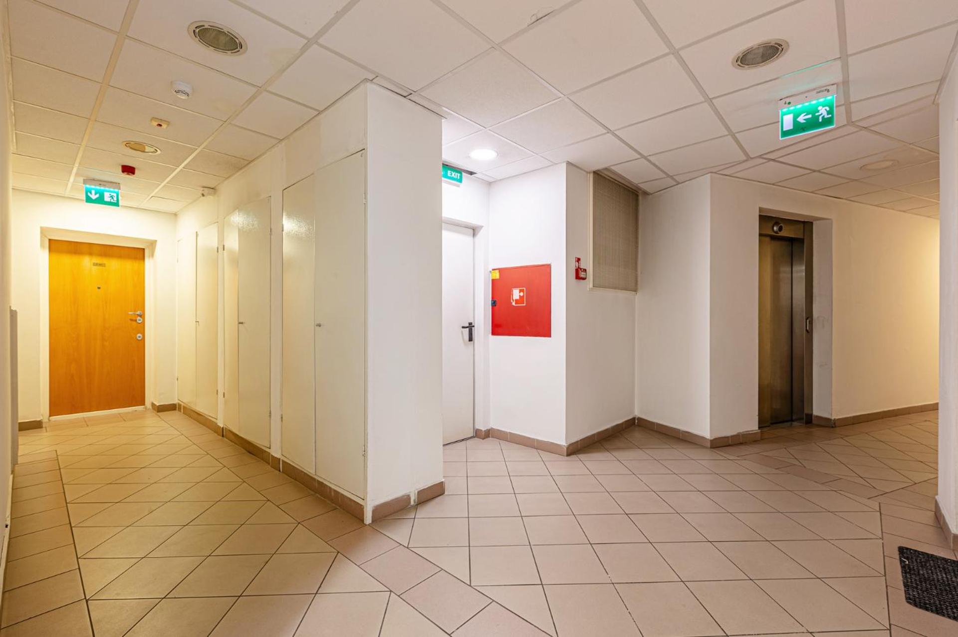 La Dolce Vita -Massage Shower Stay with AC, Balcony near the City Park