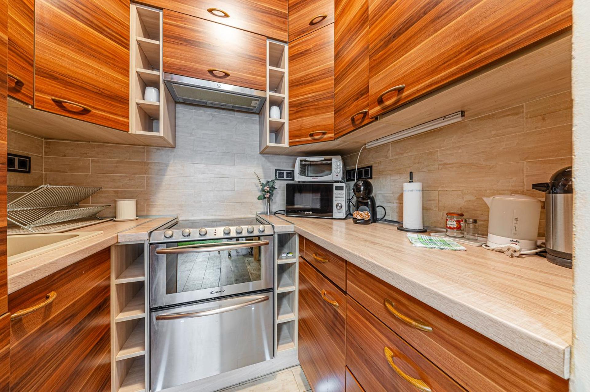 La Dolce Vita -Massage Shower Stay with AC, Balcony near the City Park