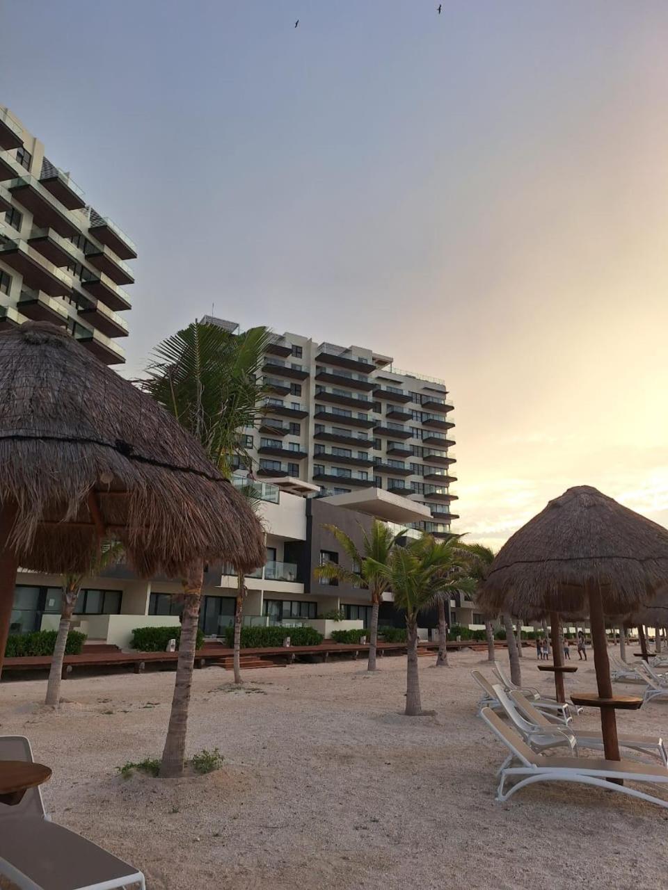 Yucalpeten Resort Marina - Dpto de 2 Recámaras en Progreso - Lujo Frente a la Playa & Amenidades Top