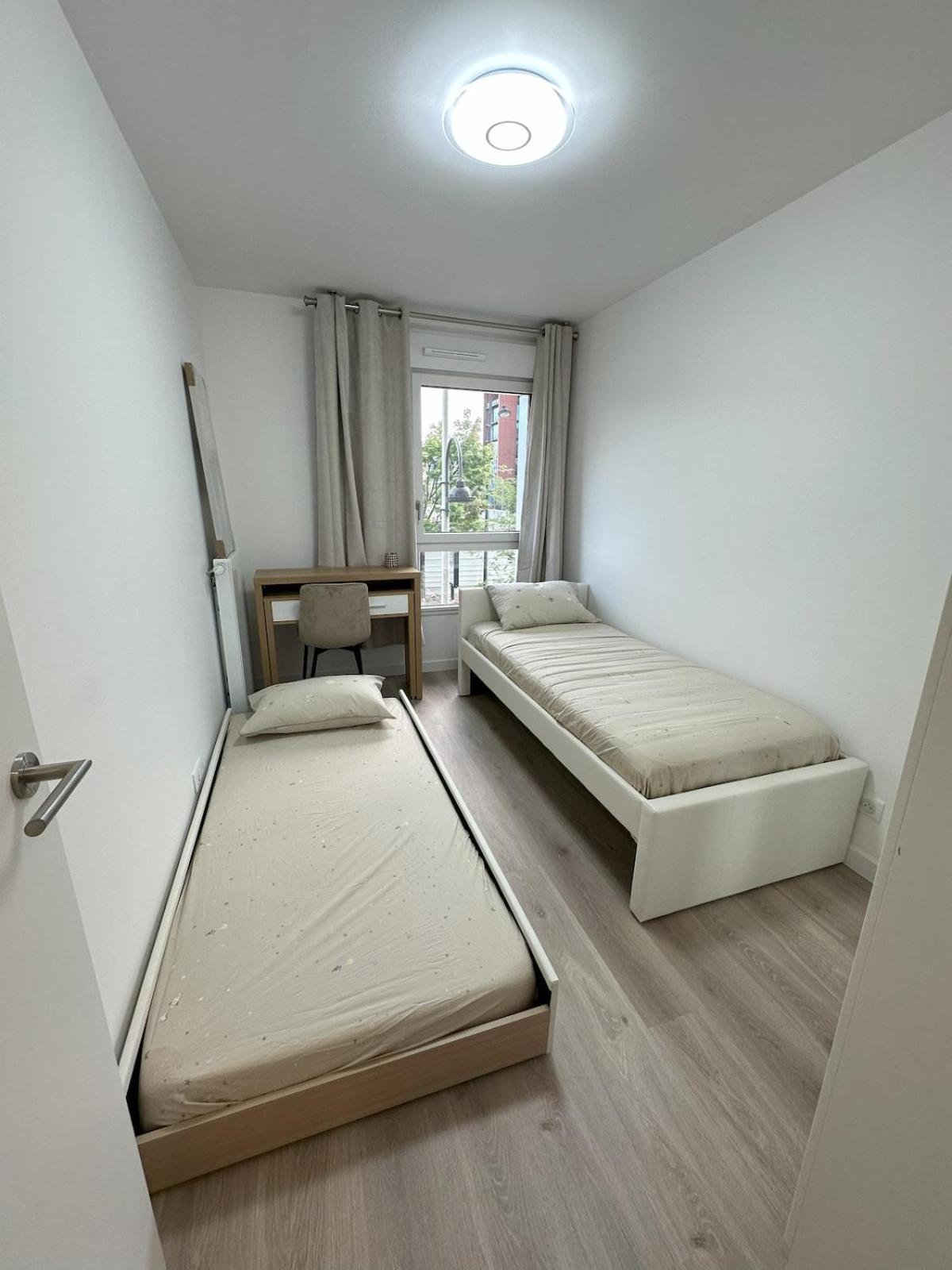 Confort et Style garantis, Près Paris, Seine & RER A, Parking Privé Gratuit