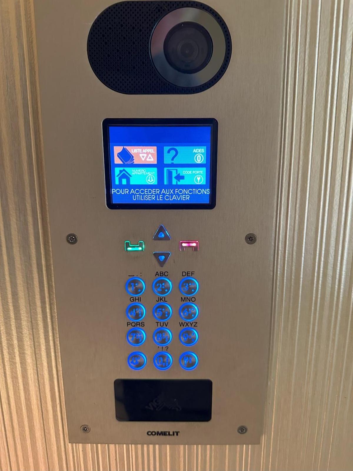 Confort et Style garantis, Près Paris, Seine & RER A, Parking Privé Gratuit
