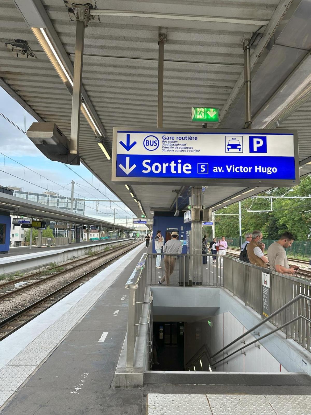 Confort et Style garantis, Près Paris, Seine & RER A, Parking Privé Gratuit