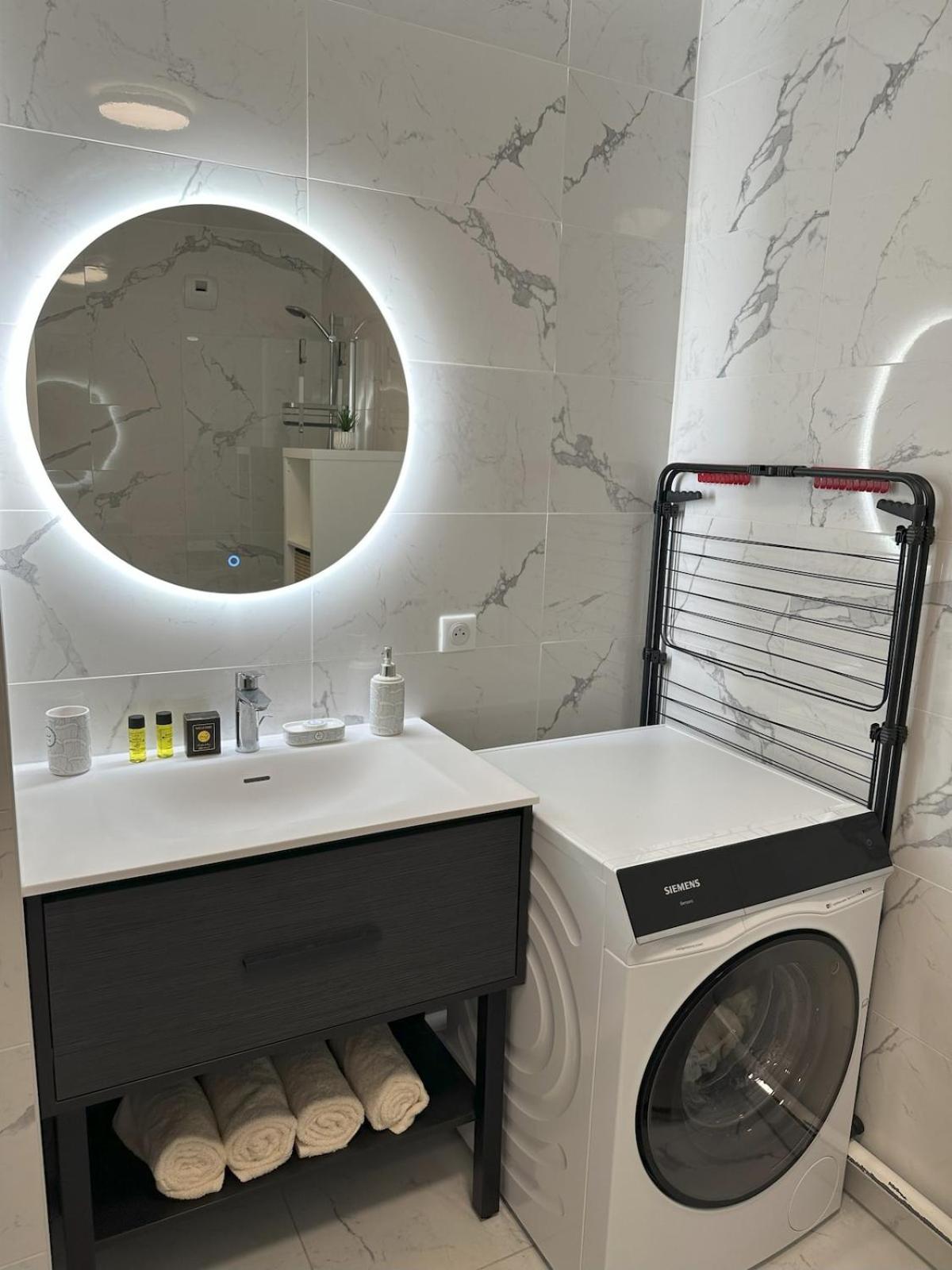 Confort et Style garantis, Près Paris, Seine & RER A, Parking Privé Gratuit