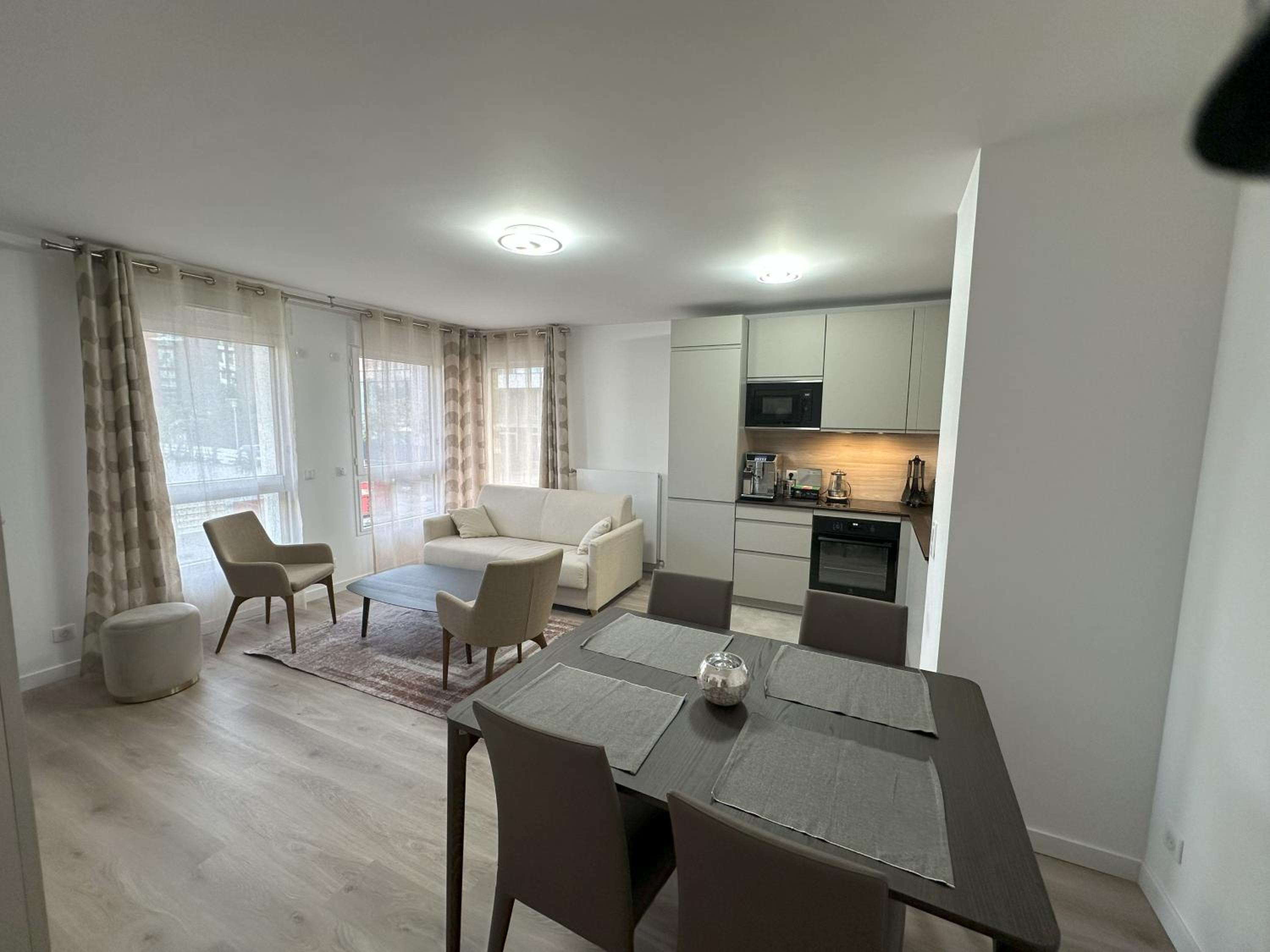 Confort et Style garantis, Près Paris, Seine & RER A, Parking Privé Gratuit
