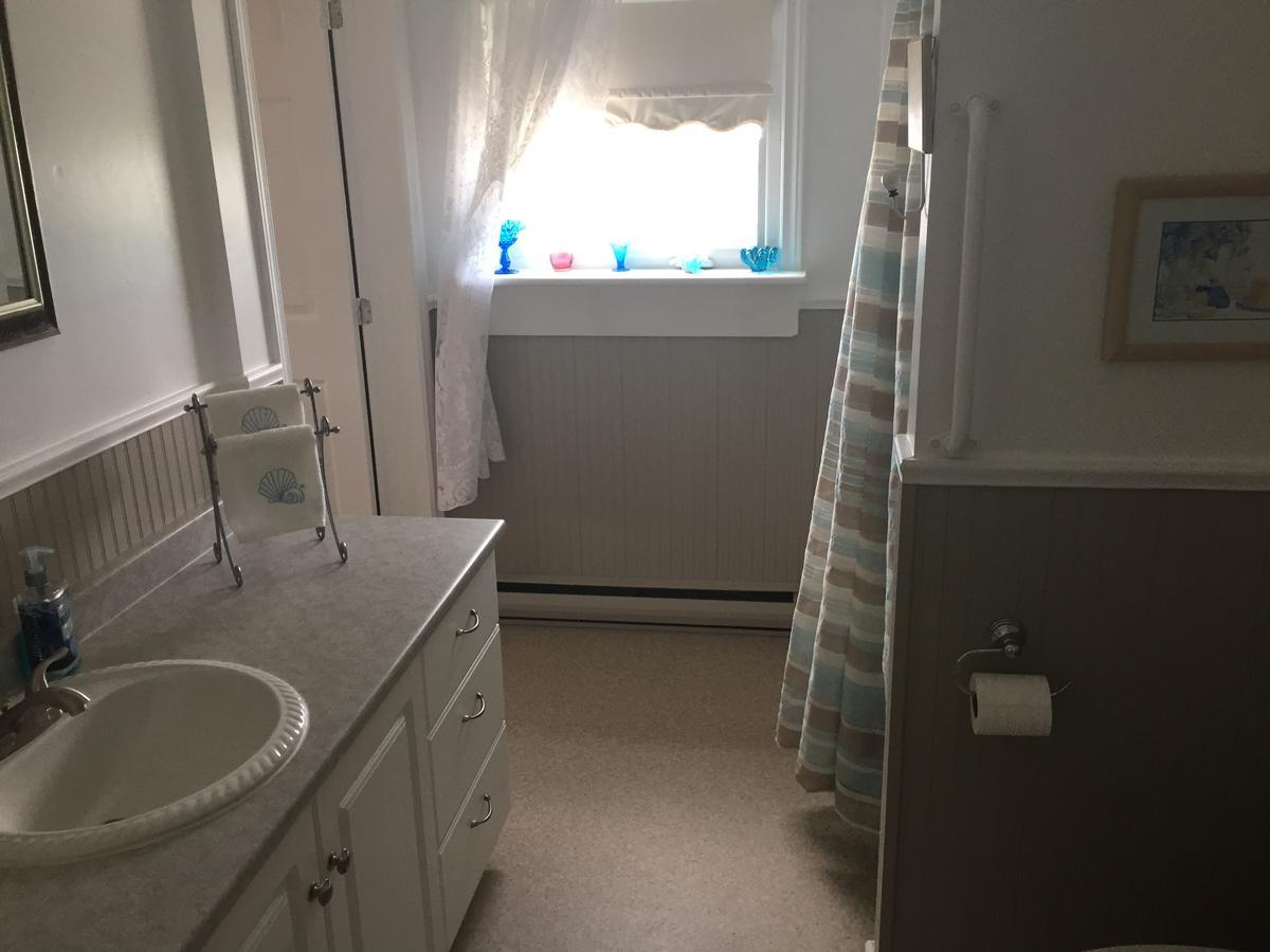 Gillies by the Sea Apartment and Suite