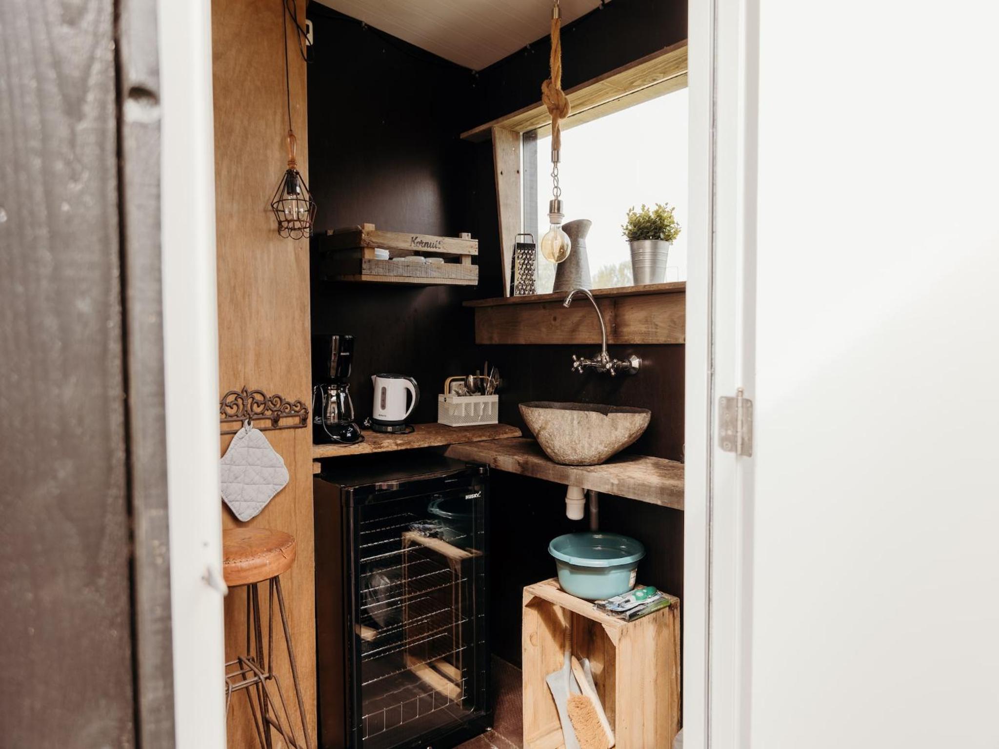 Tiny holiday home for 2 with picnic table