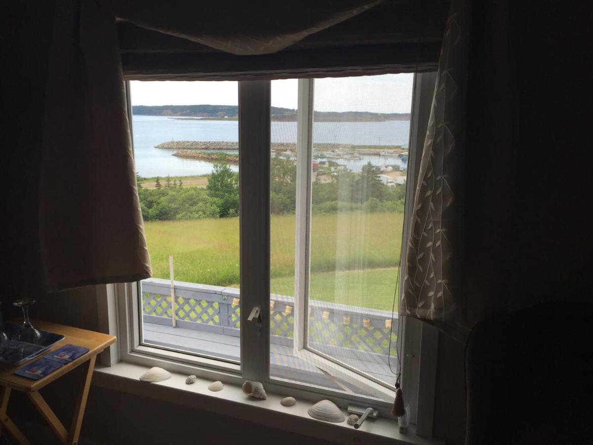 Gillies by the Sea Apartment and Suite