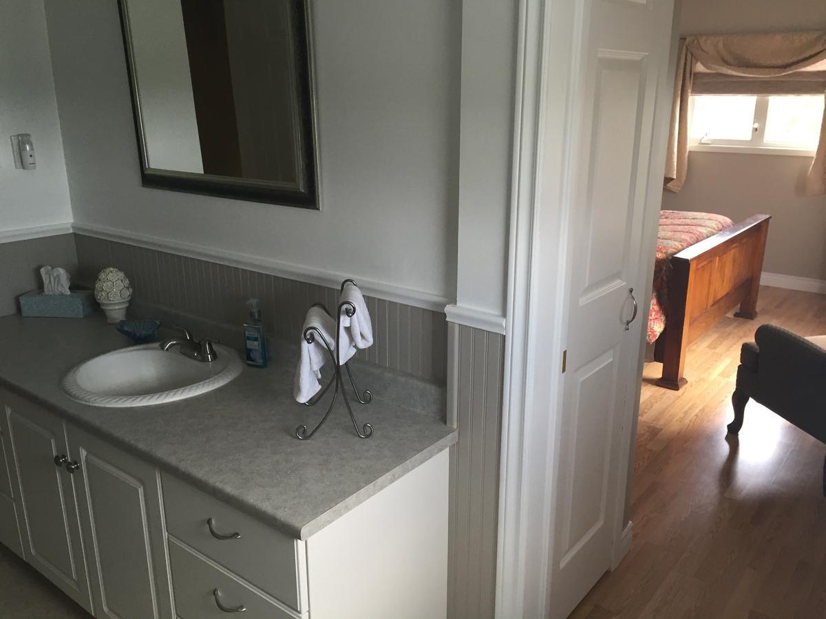 Gillies by the Sea Apartment and Suite