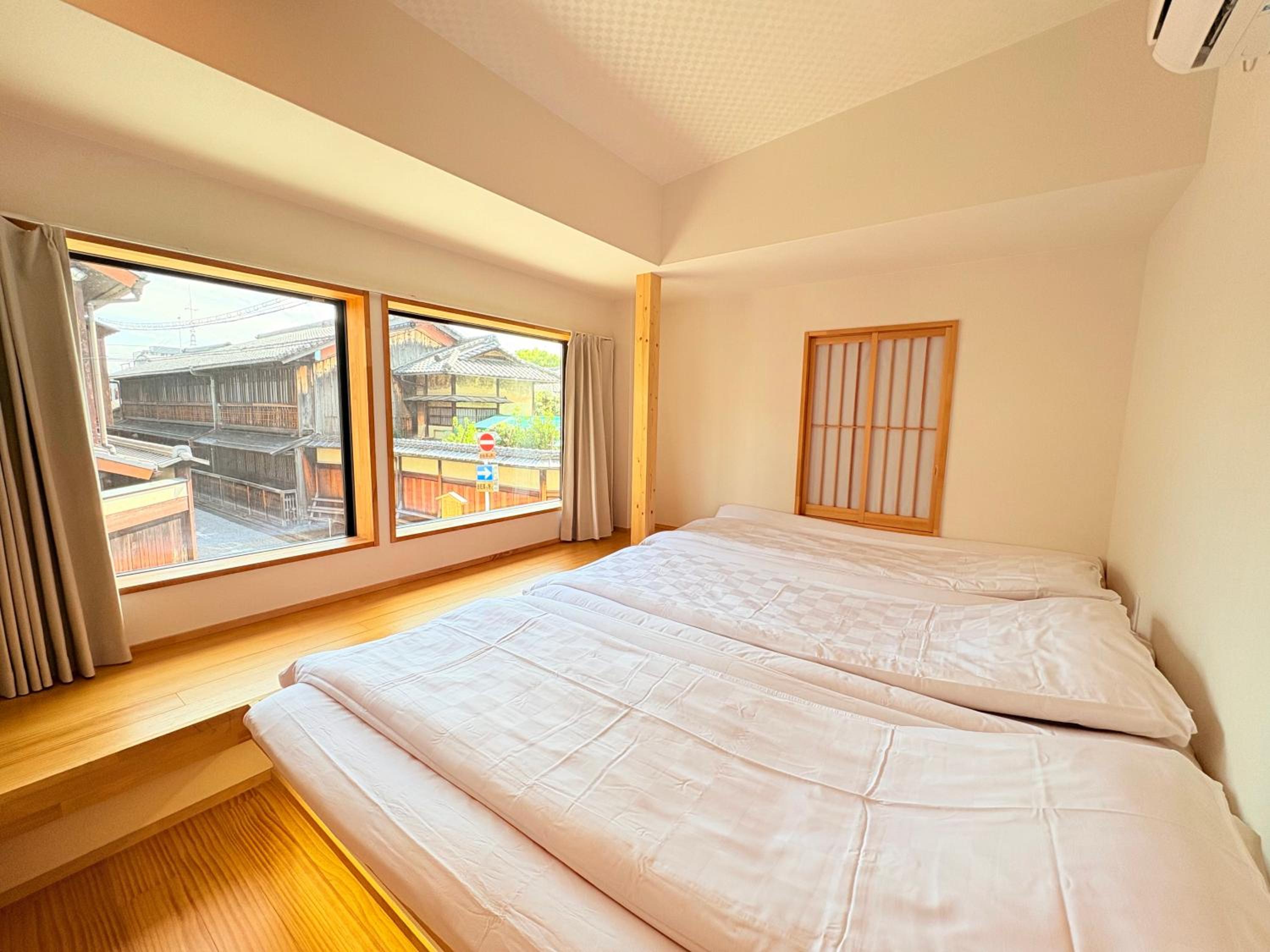 夏様五条丹波口 Modern Kyoto Townhouse, Whole House