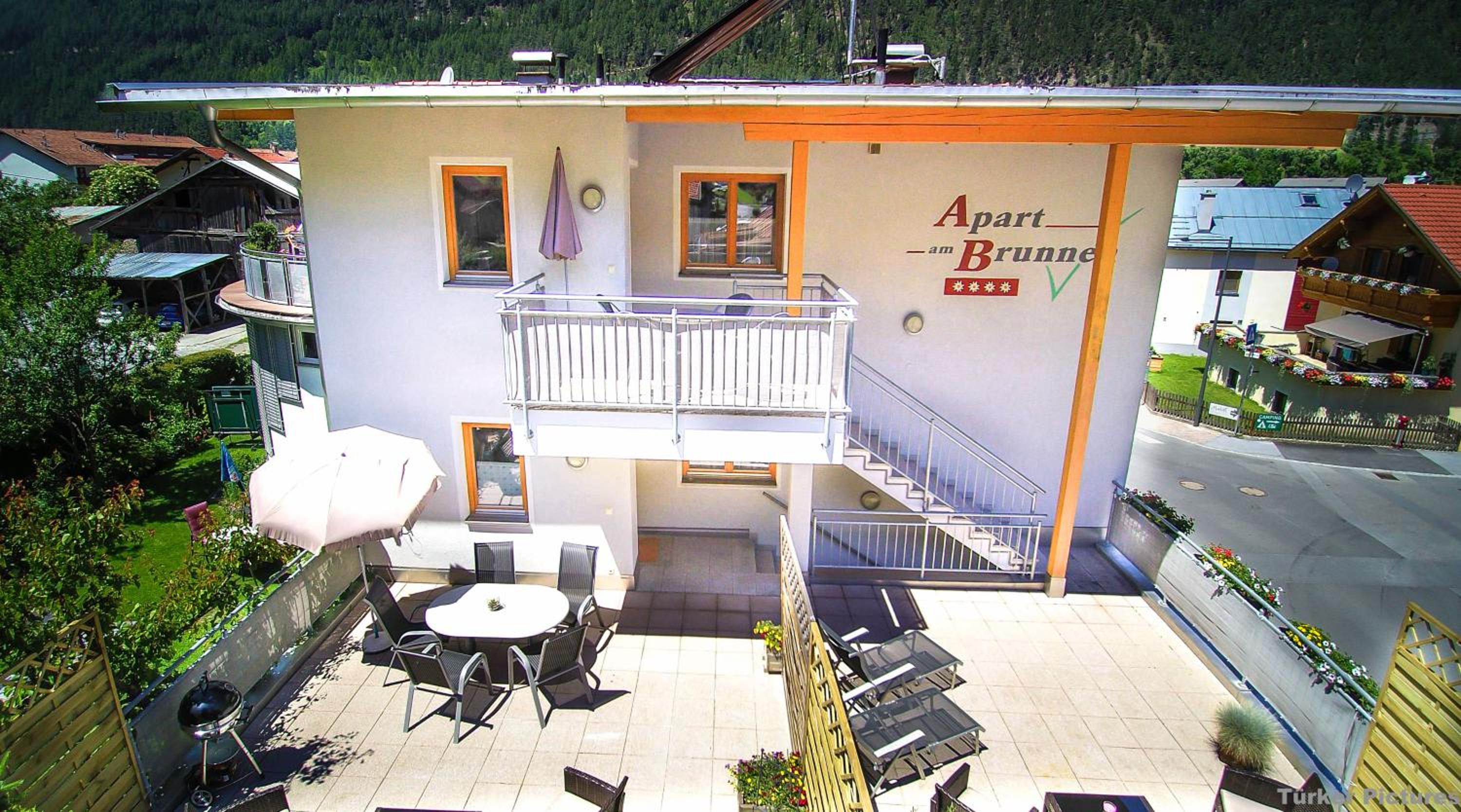 Apart am Brunnen
