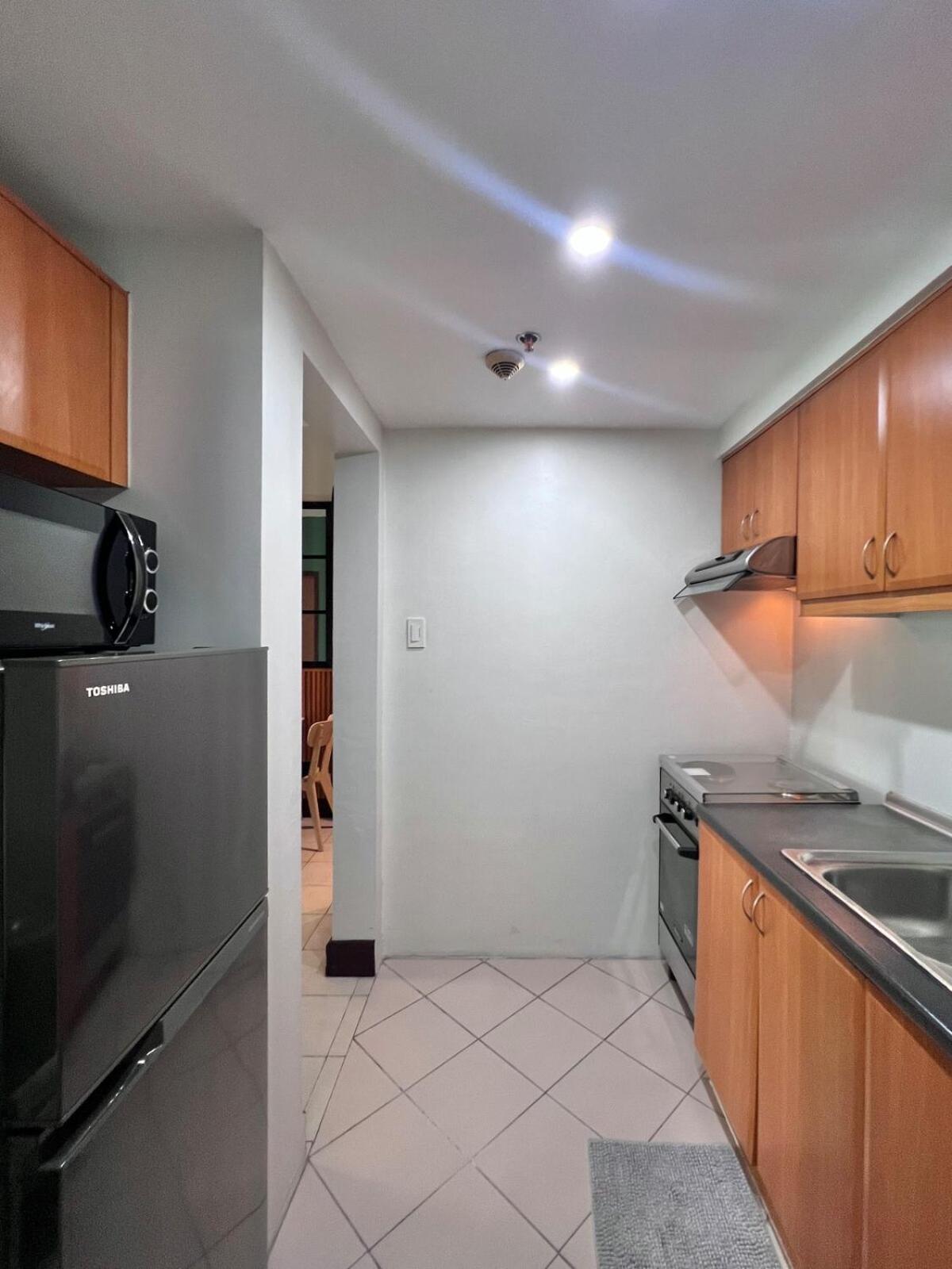 Spacious 1BR with 300MBPS Internet near High Street BGC