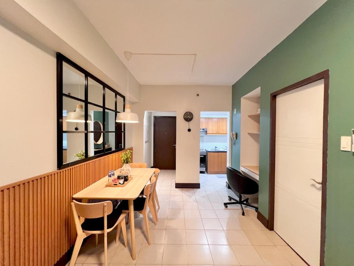 Spacious 1BR with 300MBPS Internet near High Street BGC