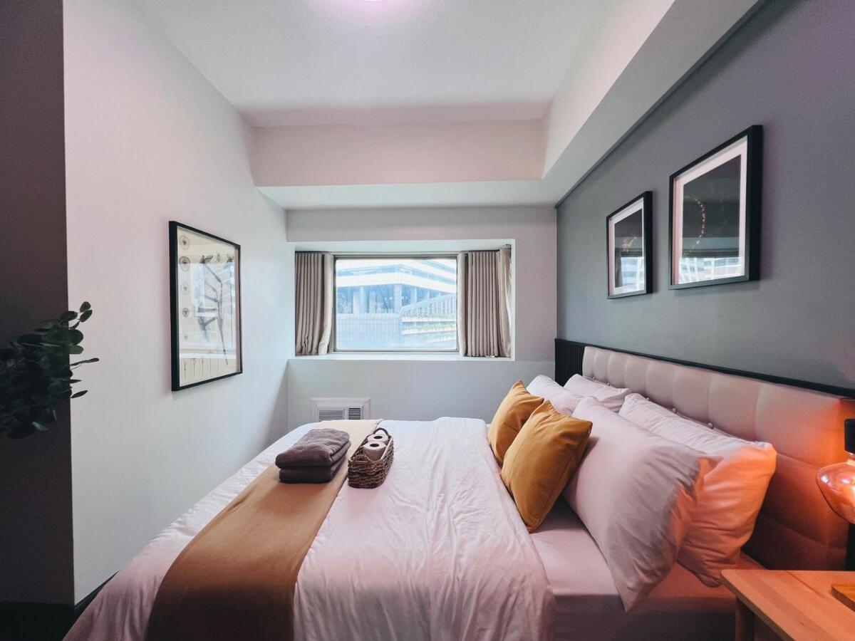 Spacious 1BR with 300MBPS Internet near High Street BGC