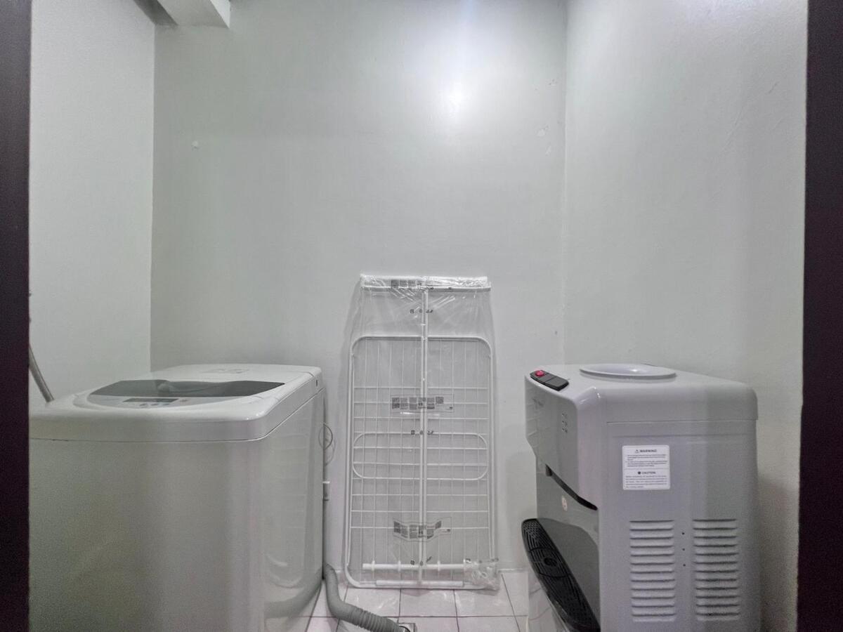 Spacious 1BR with 300MBPS Internet near High Street BGC