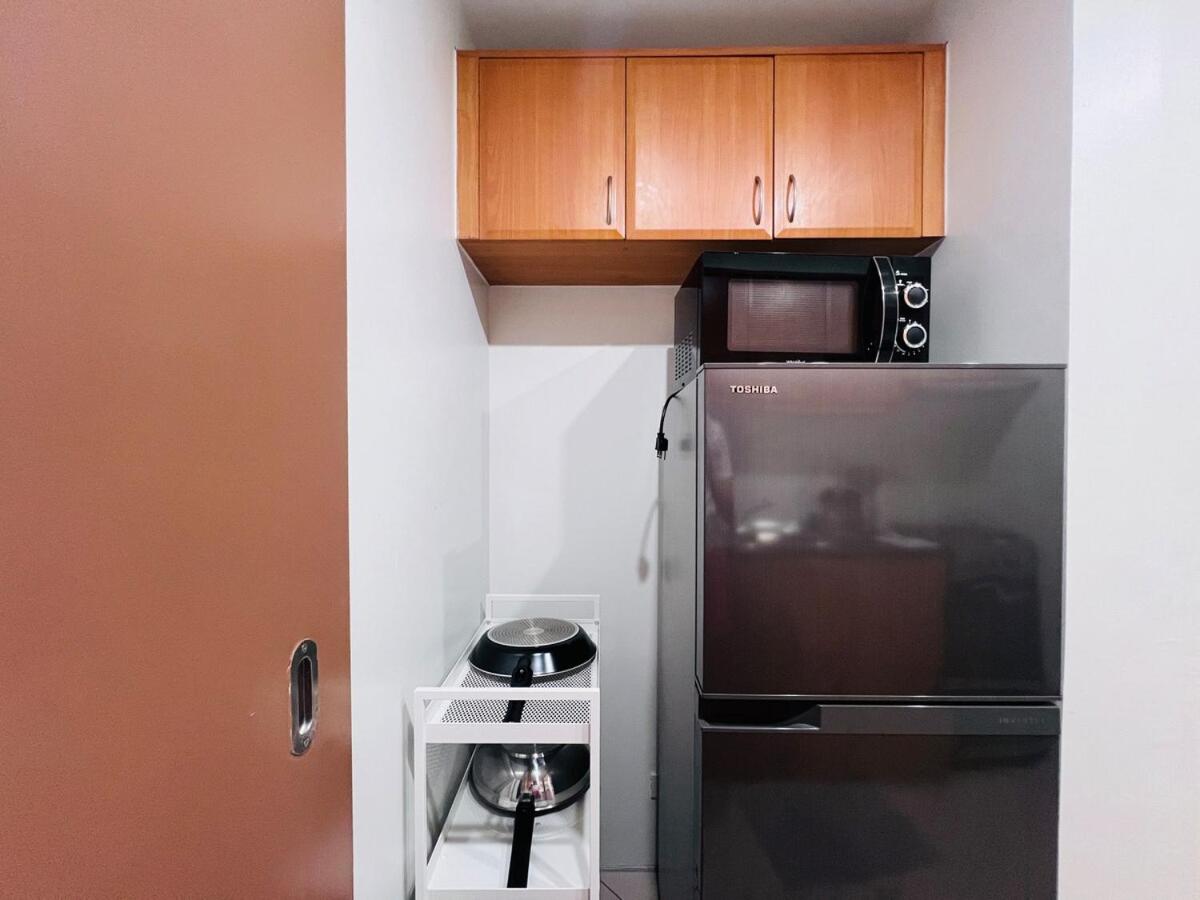 Spacious 1BR with 300MBPS Internet near High Street BGC