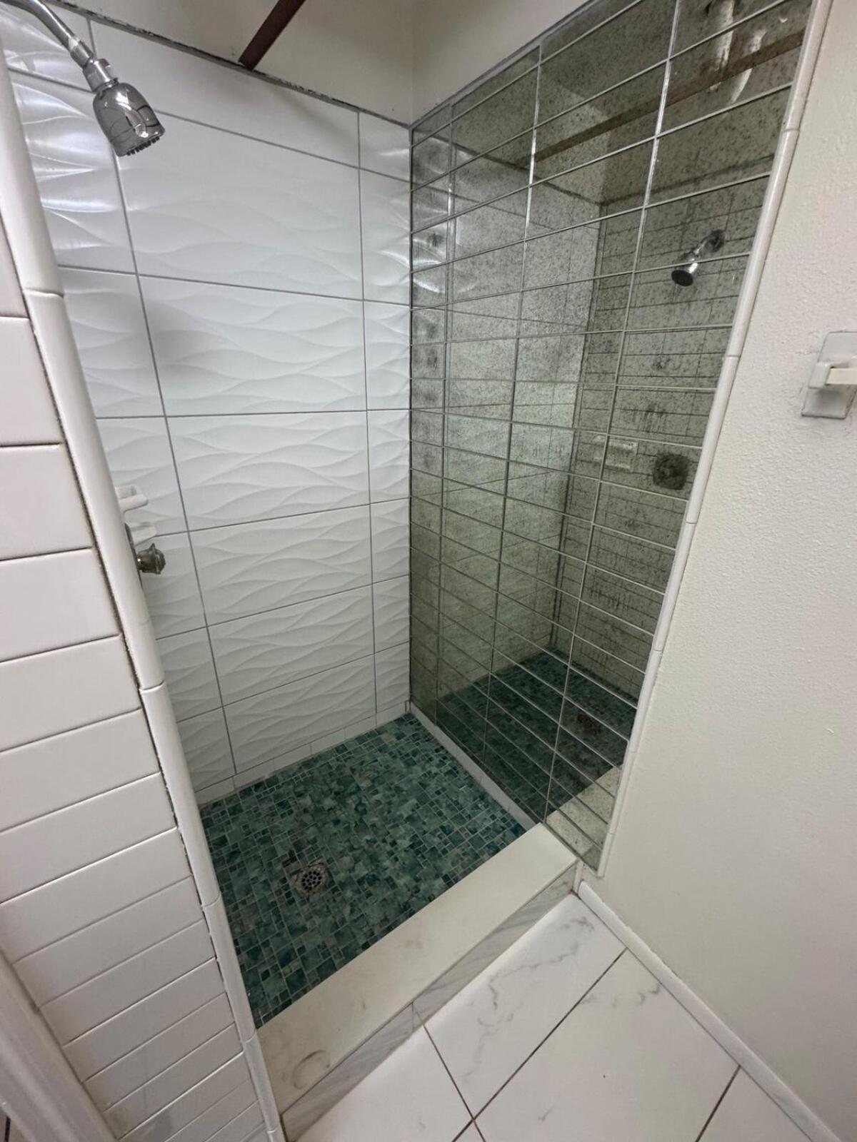 Cozy and Costal 10 Min to Beach Pool, Sauna, Pool table