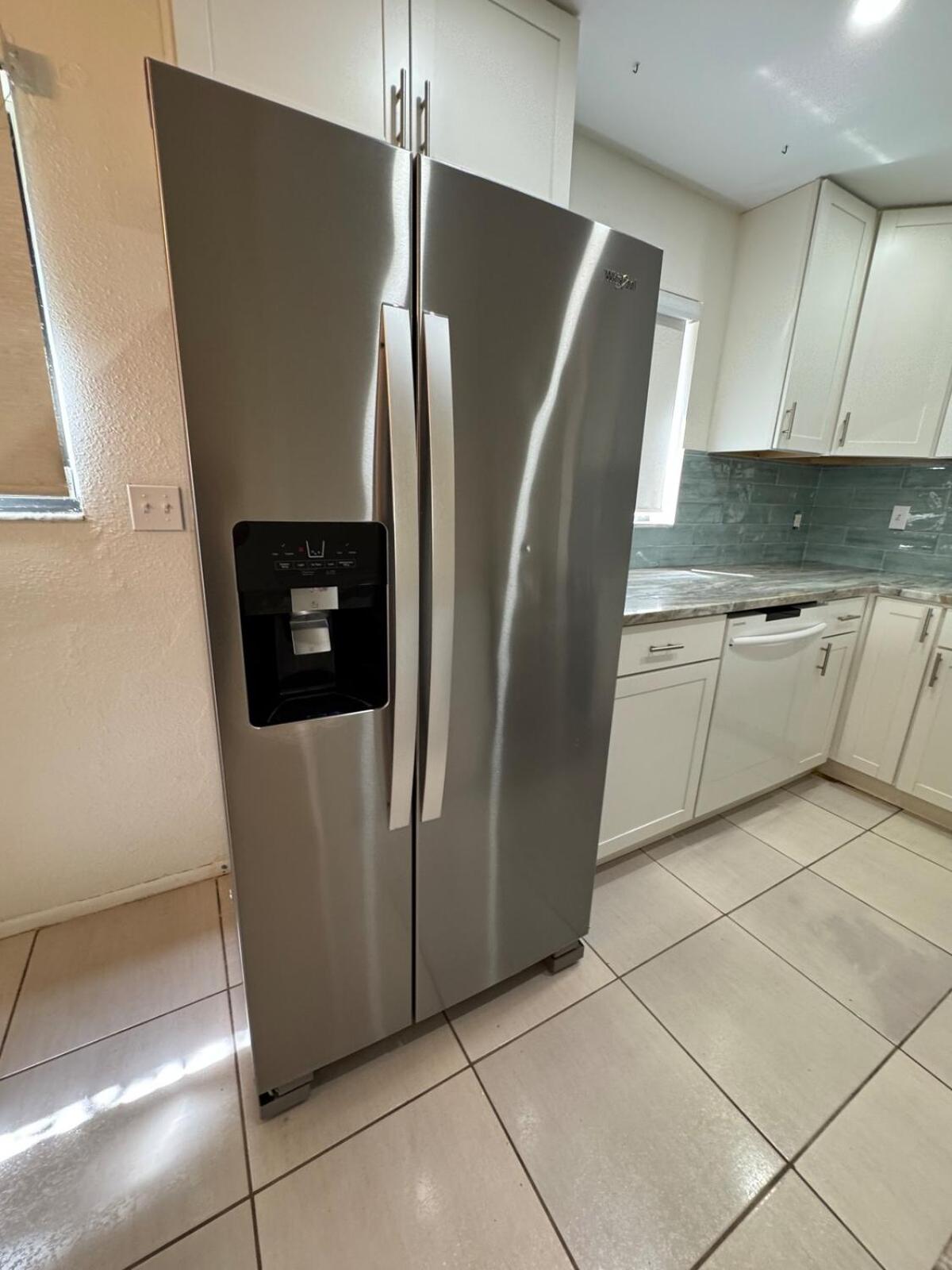 Cozy and Costal 10 Min to Beach Pool, Sauna, Pool table