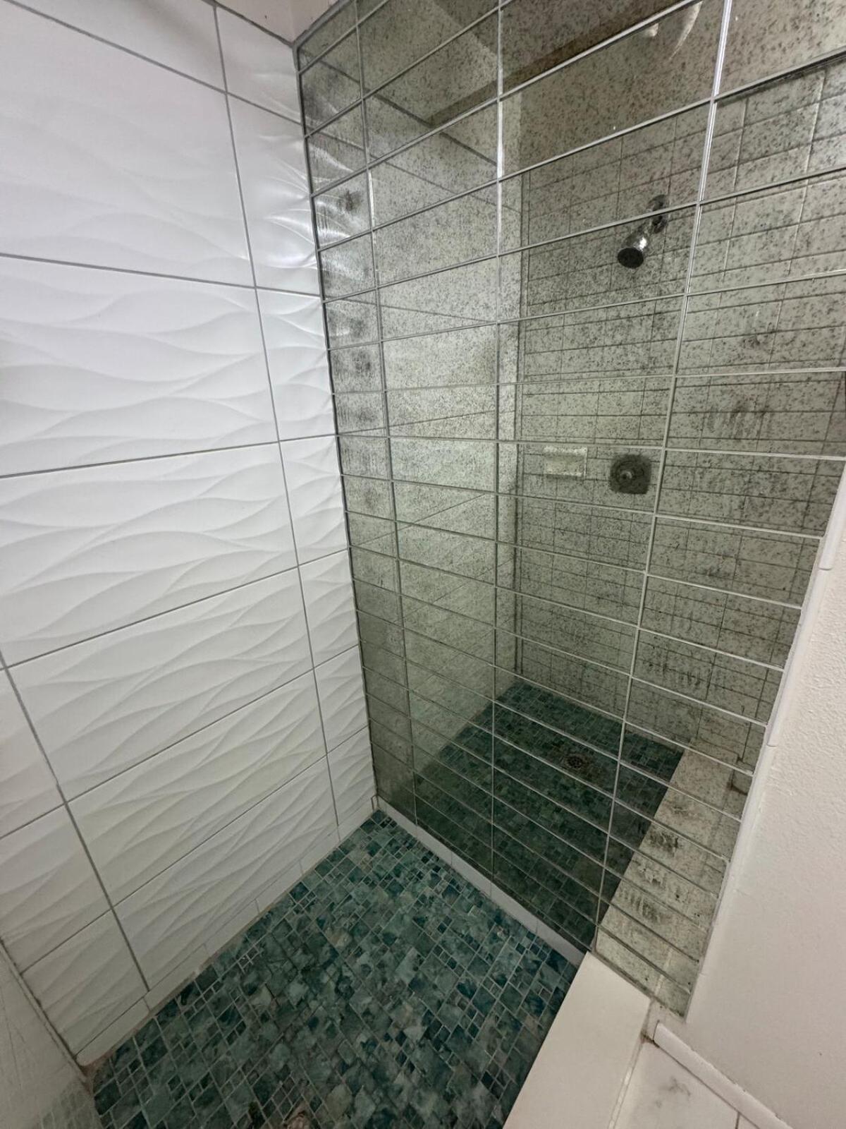 Cozy and Costal 10 Min to Beach Pool, Sauna, Pool table