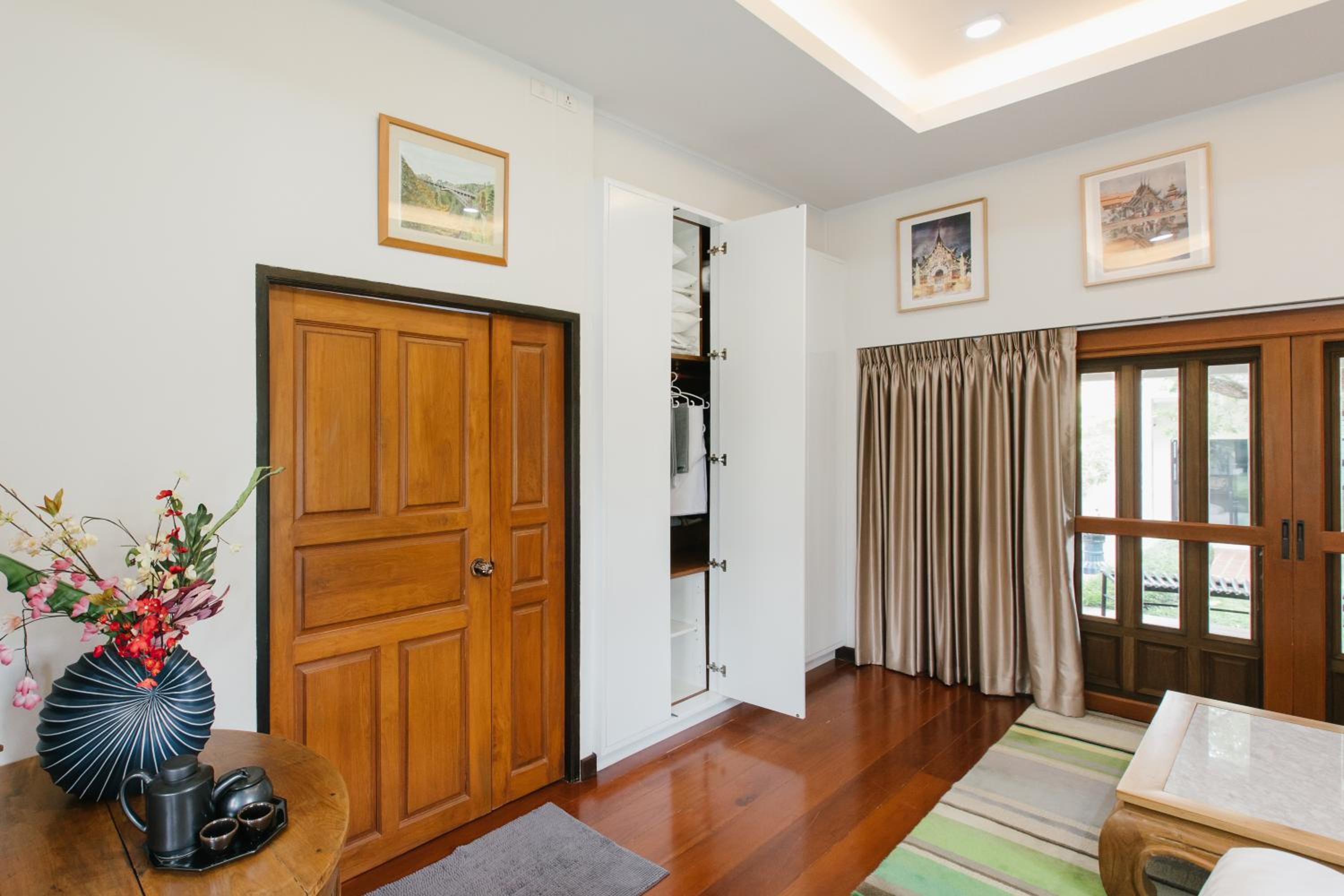 Whisper Oasis - Private Jacuzzi Pool Villa - 3BR, Sleeps 10 w Daily Housekeeping