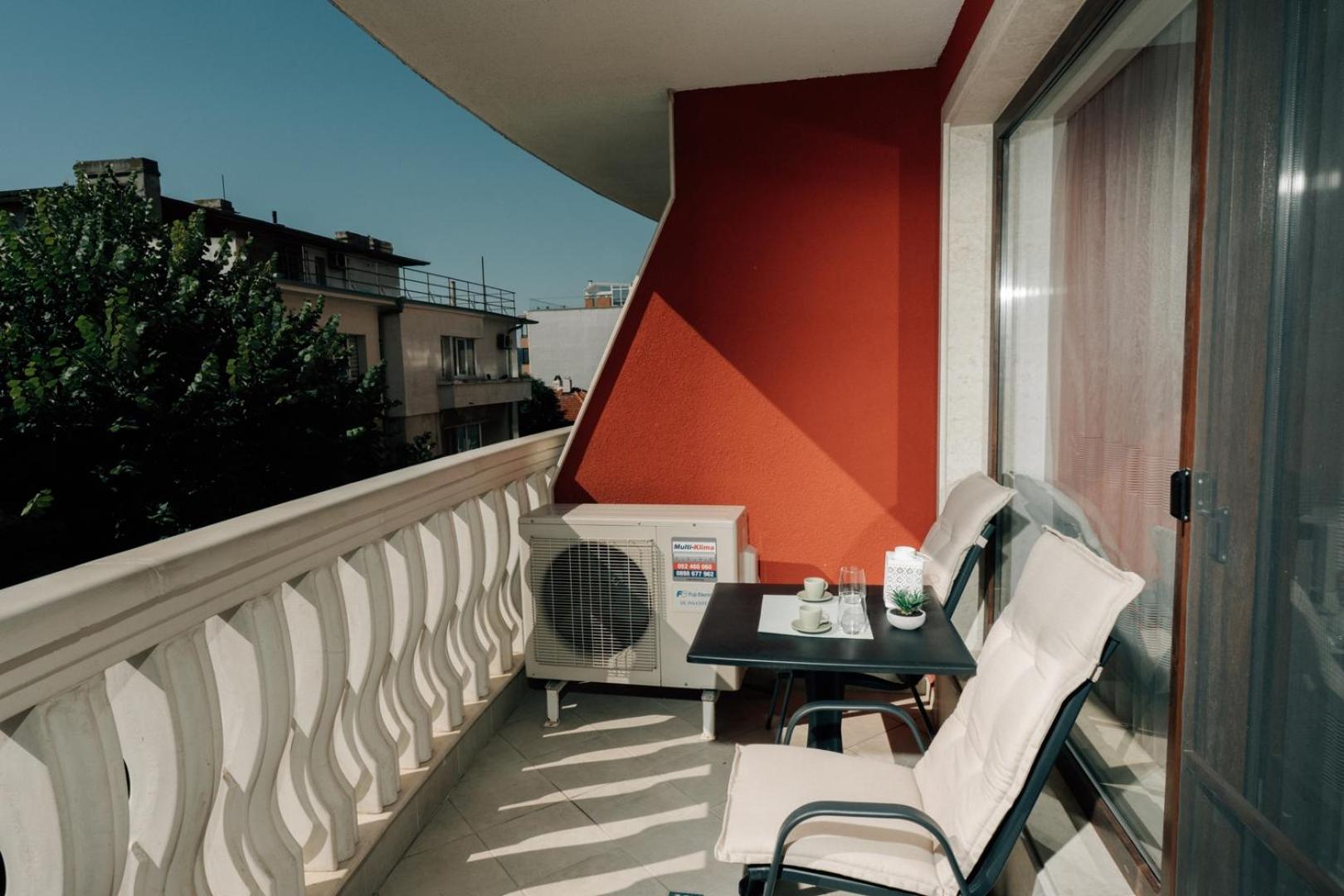 Grand Karavel - Luxury Central 1BR + Parking