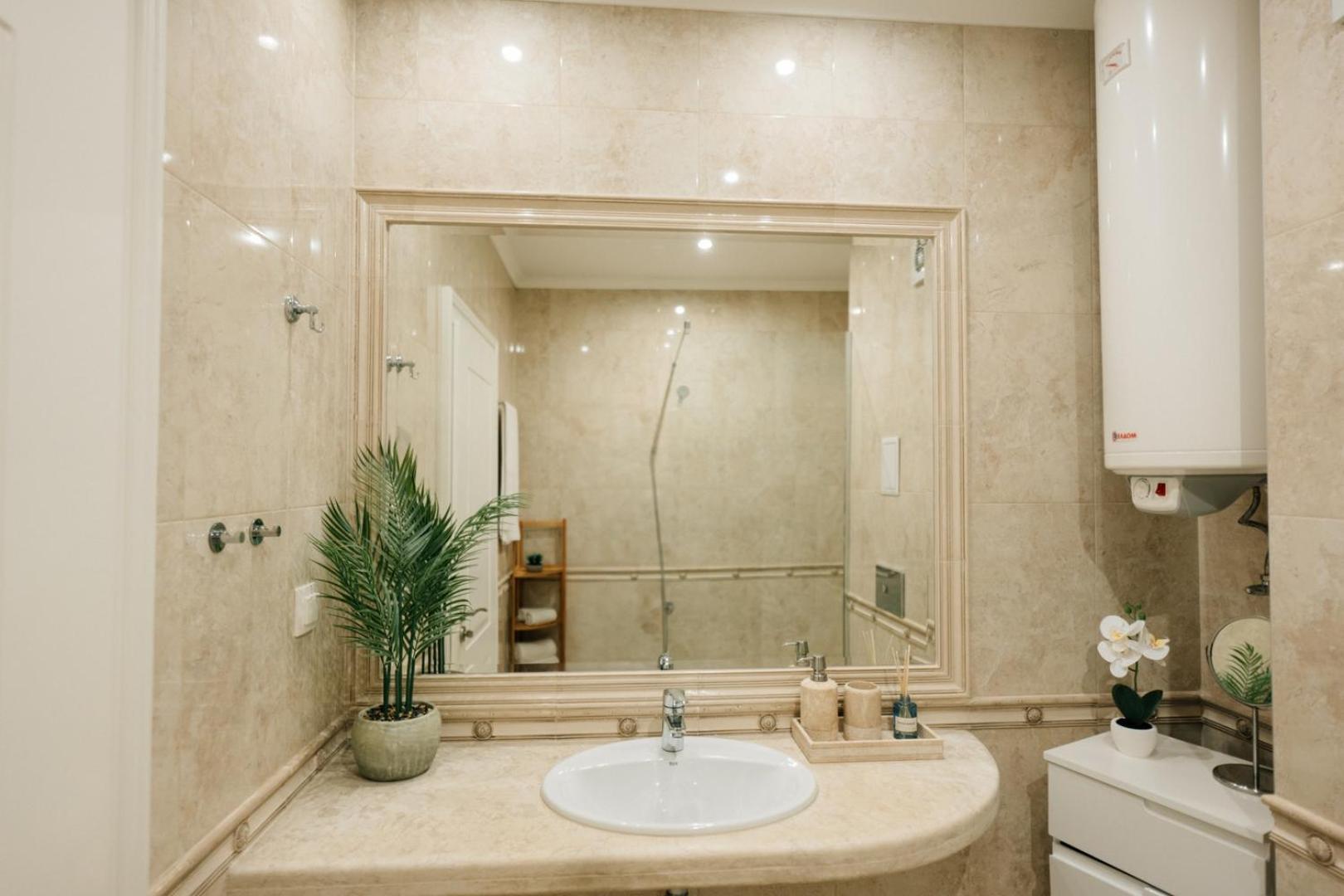 Grand Karavel - Luxury Central 1BR + Parking
