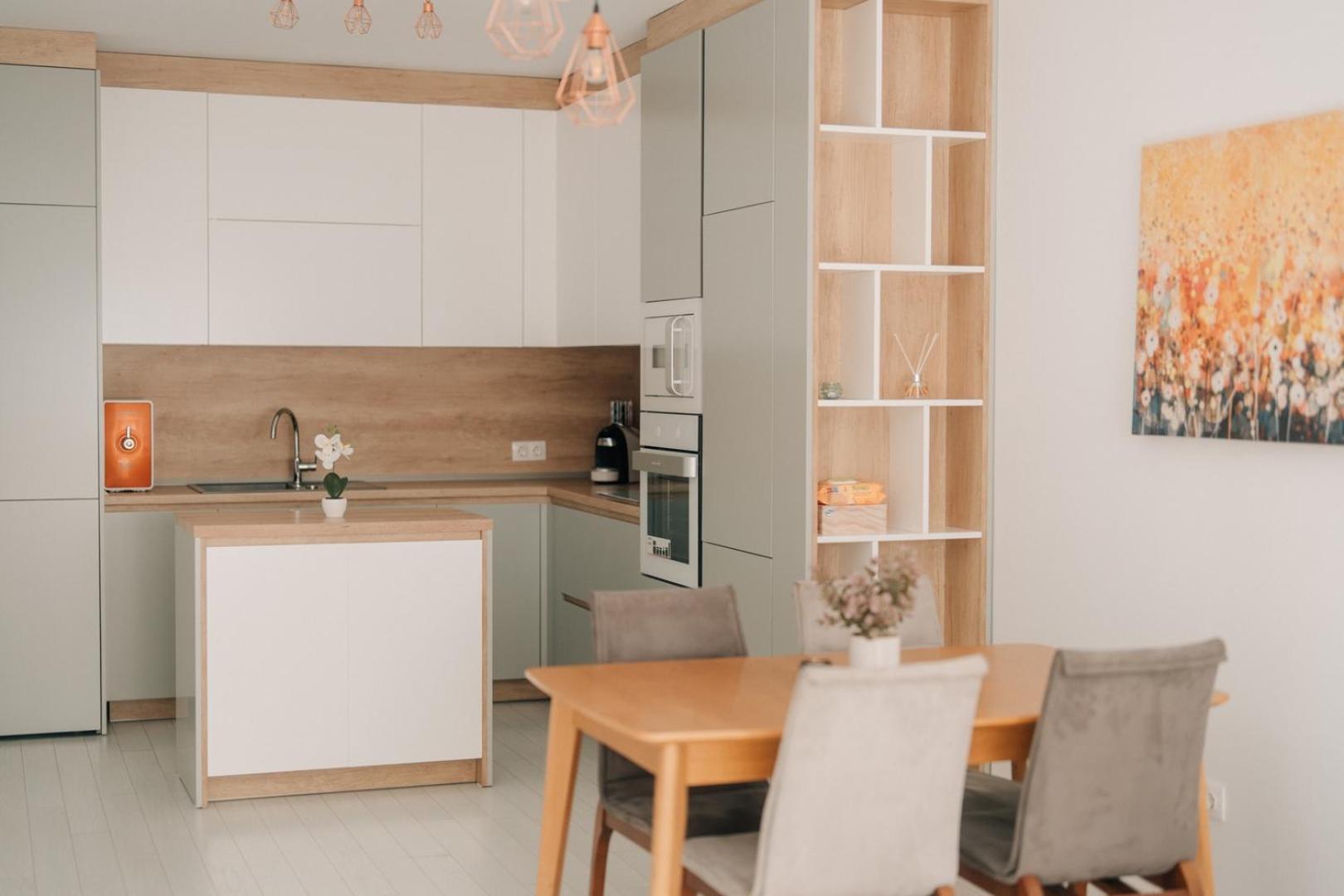 Grand Karavel - Luxury Central 1BR + Parking