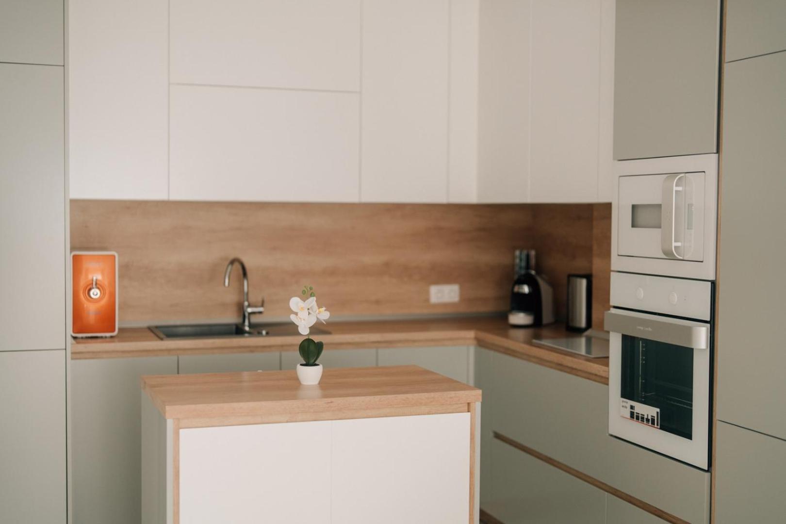 Grand Karavel - Luxury Central 1BR + Parking
