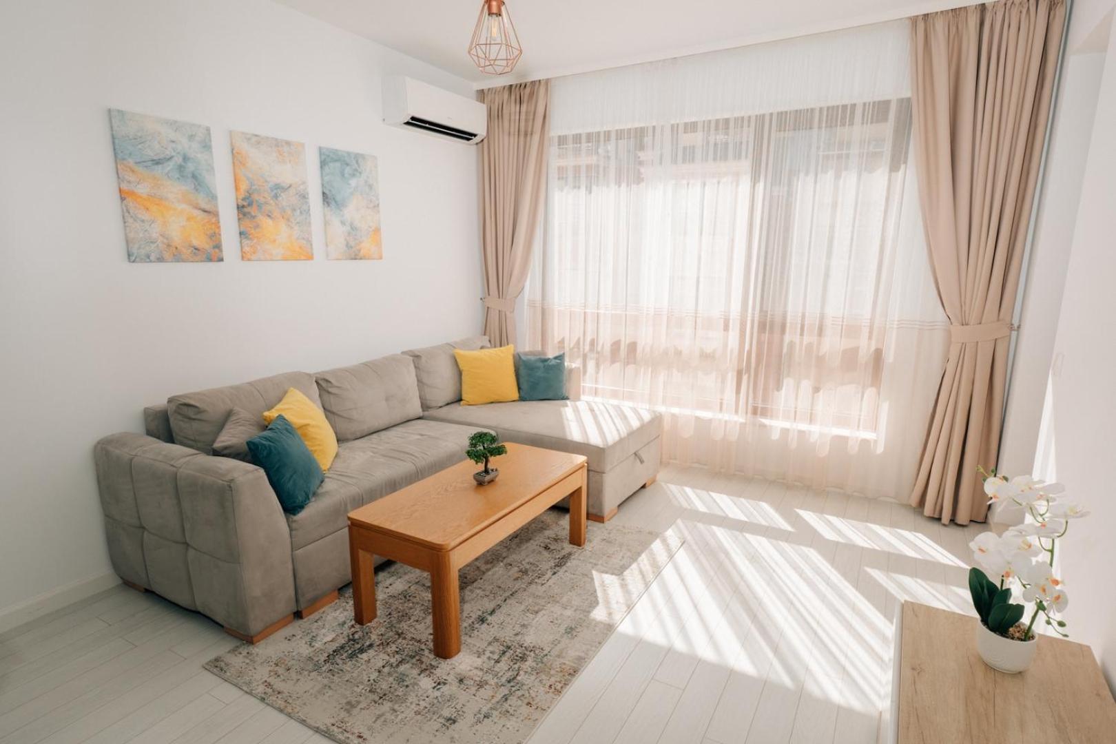 Grand Karavel - Luxury Central 1BR + Parking