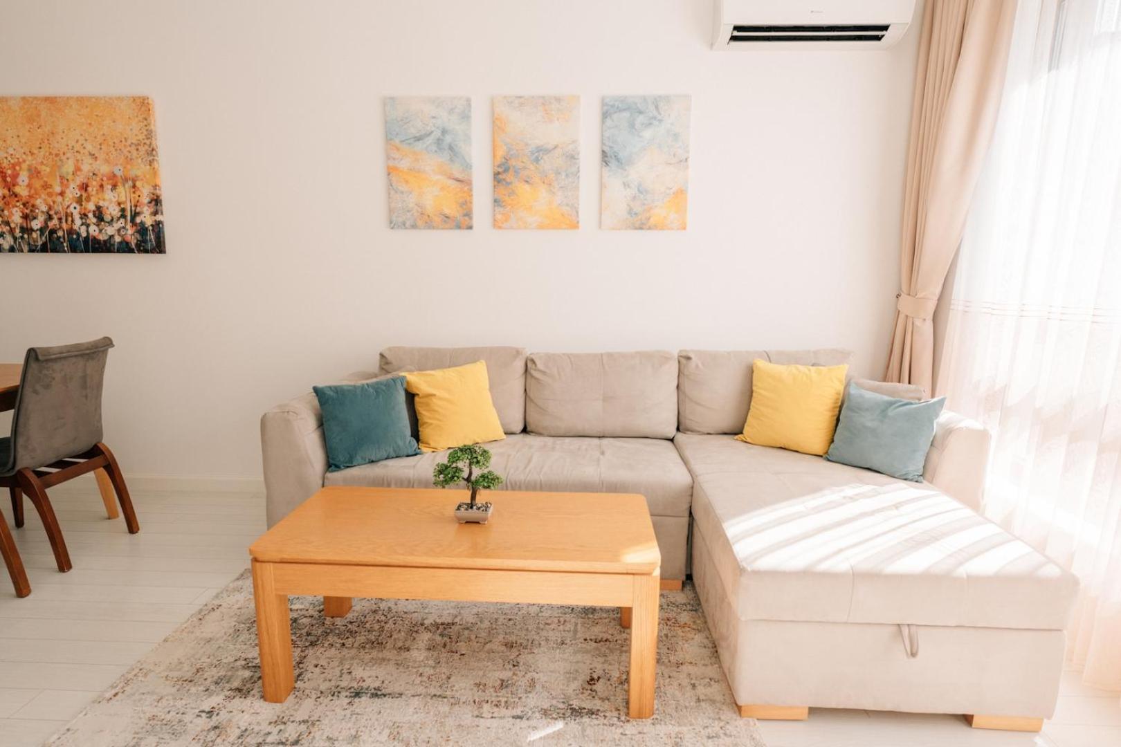 Grand Karavel - Luxury Central 1BR + Parking