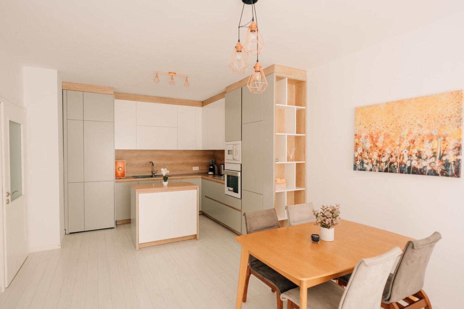 Grand Karavel - Luxury Central 1BR + Parking