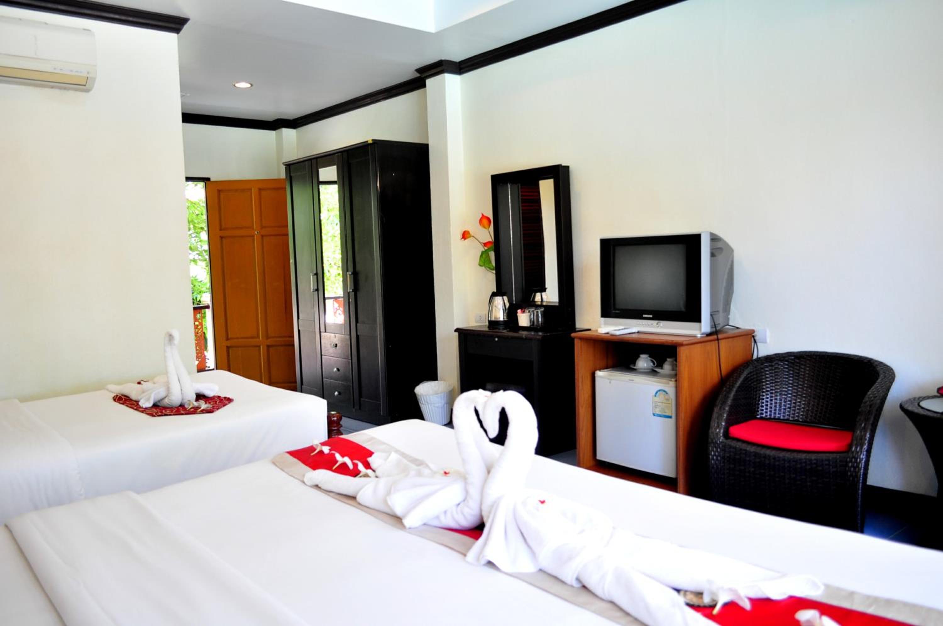 Lanta Seafront Resort