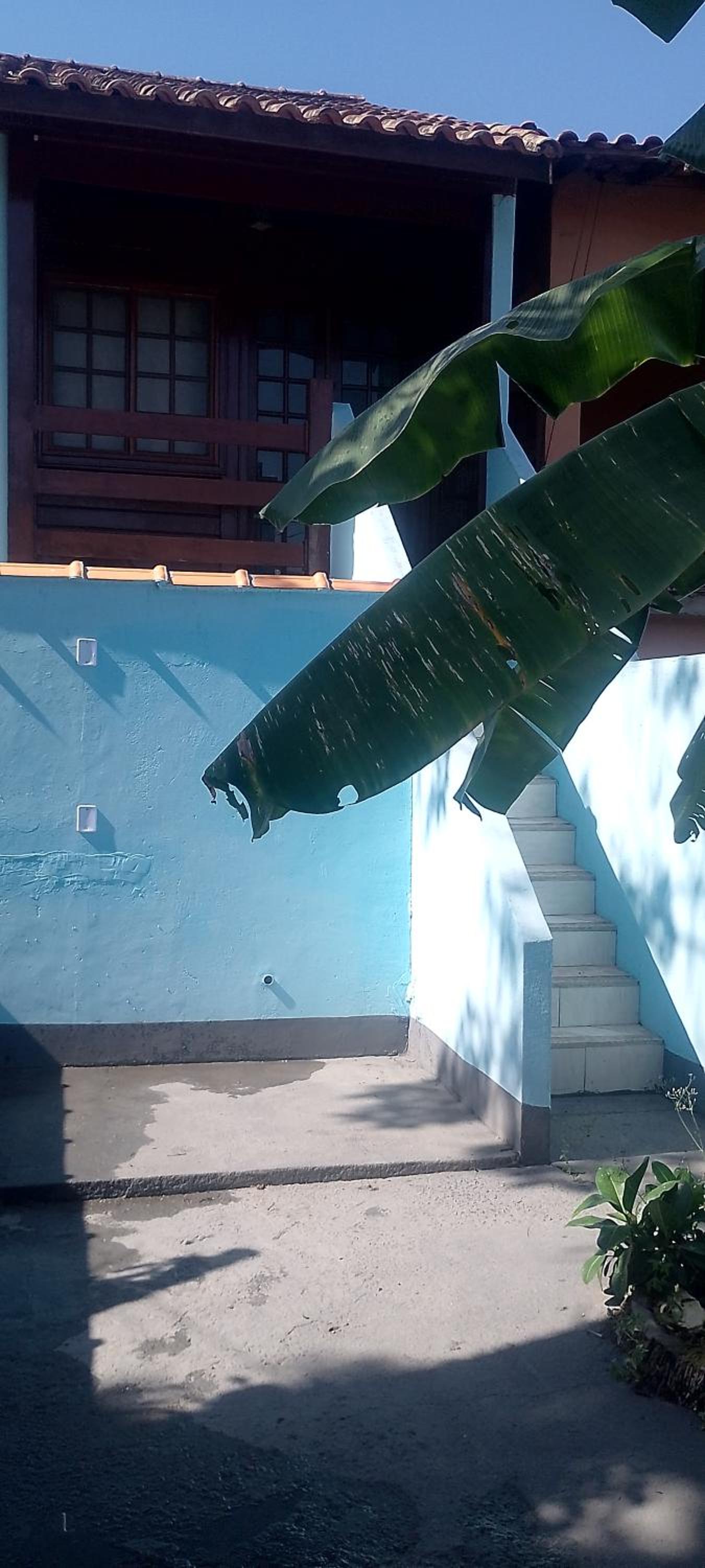 Charmosa Casa de Madeira a 700 metros da praia com estacionamento