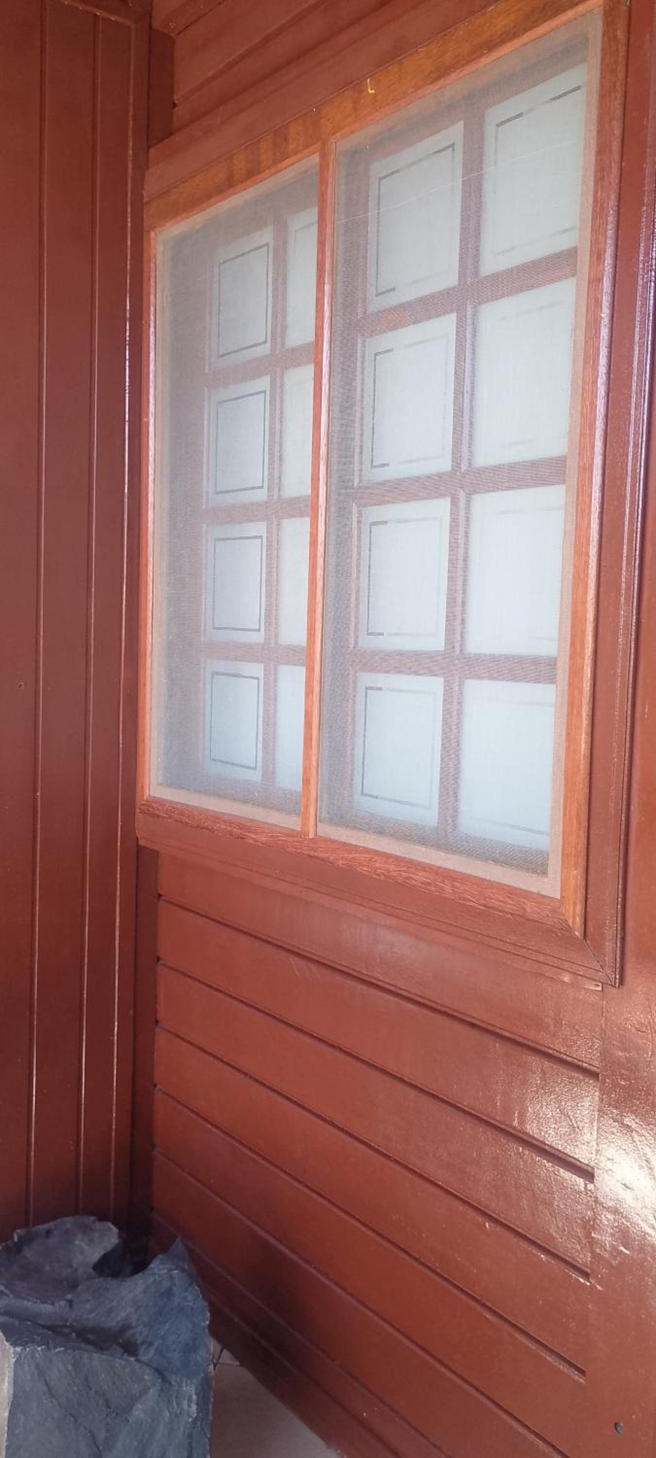 Charmosa Casa de Madeira a 700 metros da praia com estacionamento