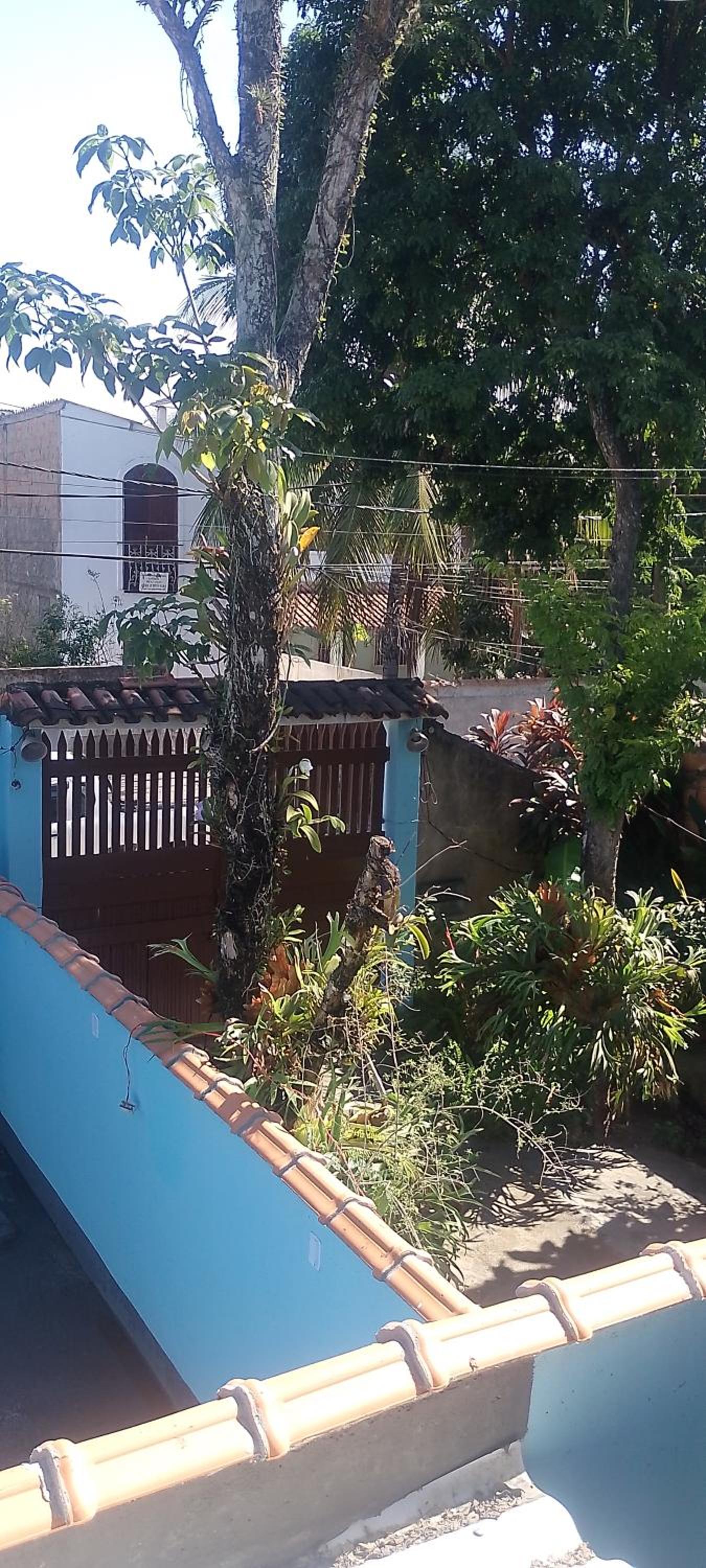 Charmosa Casa de Madeira a 700 metros da praia com estacionamento