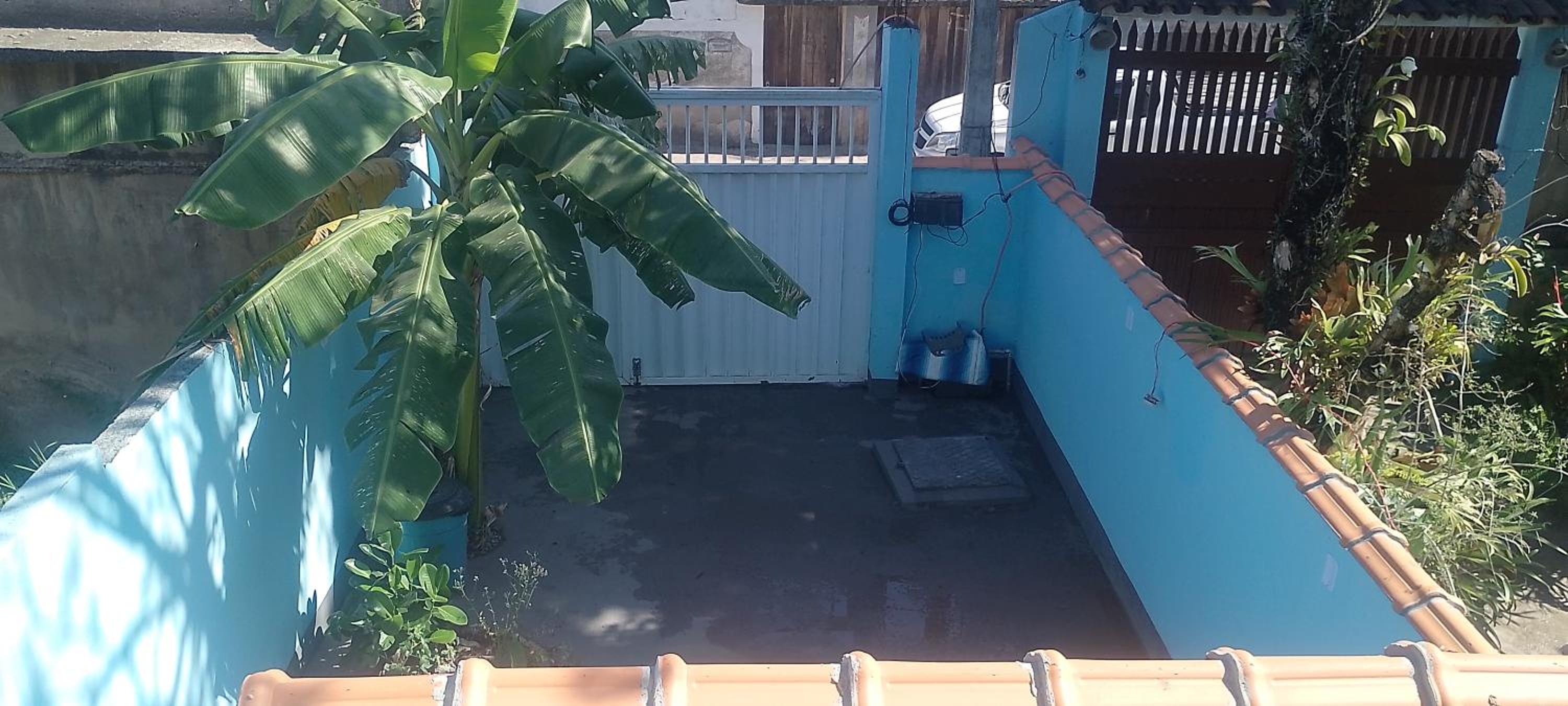 Charmosa Casa de Madeira a 700 metros da praia com estacionamento