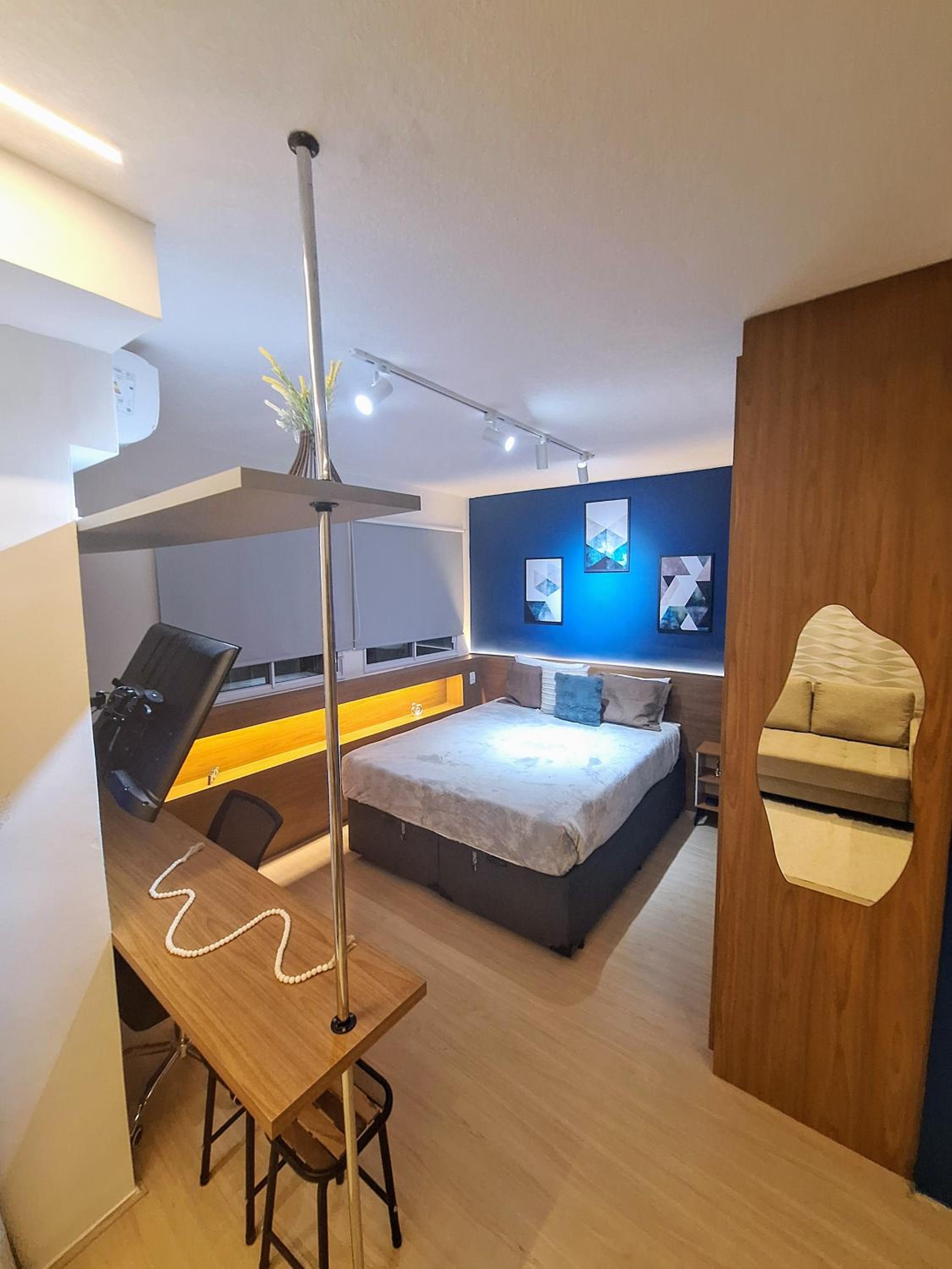 Studio com Varanda, para 4 pessoas, Cozinha Completa, Enxoval, Wi-fi, Piscina , Sauna e Rooftop, Centro próximo a VLT e 20min de Copacabana