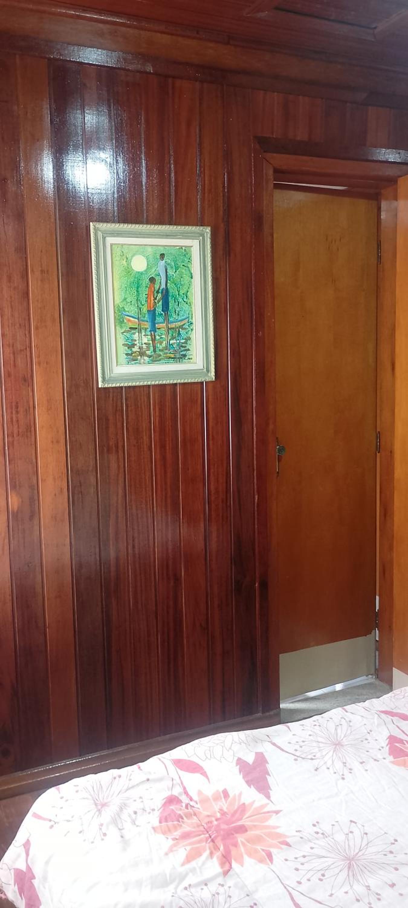 Charmosa Casa de Madeira a 700 metros da praia com estacionamento