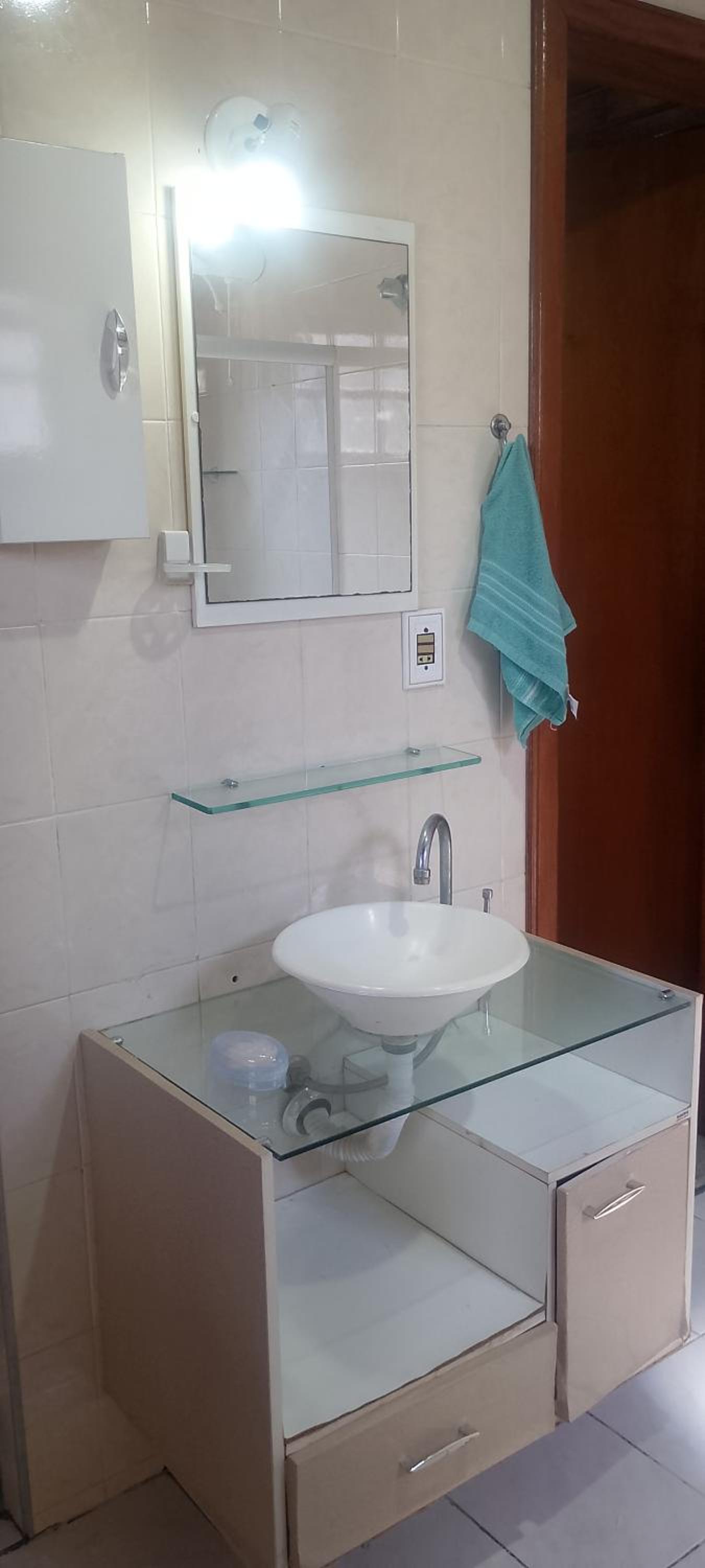 Charmosa Casa de Madeira a 700 metros da praia com estacionamento