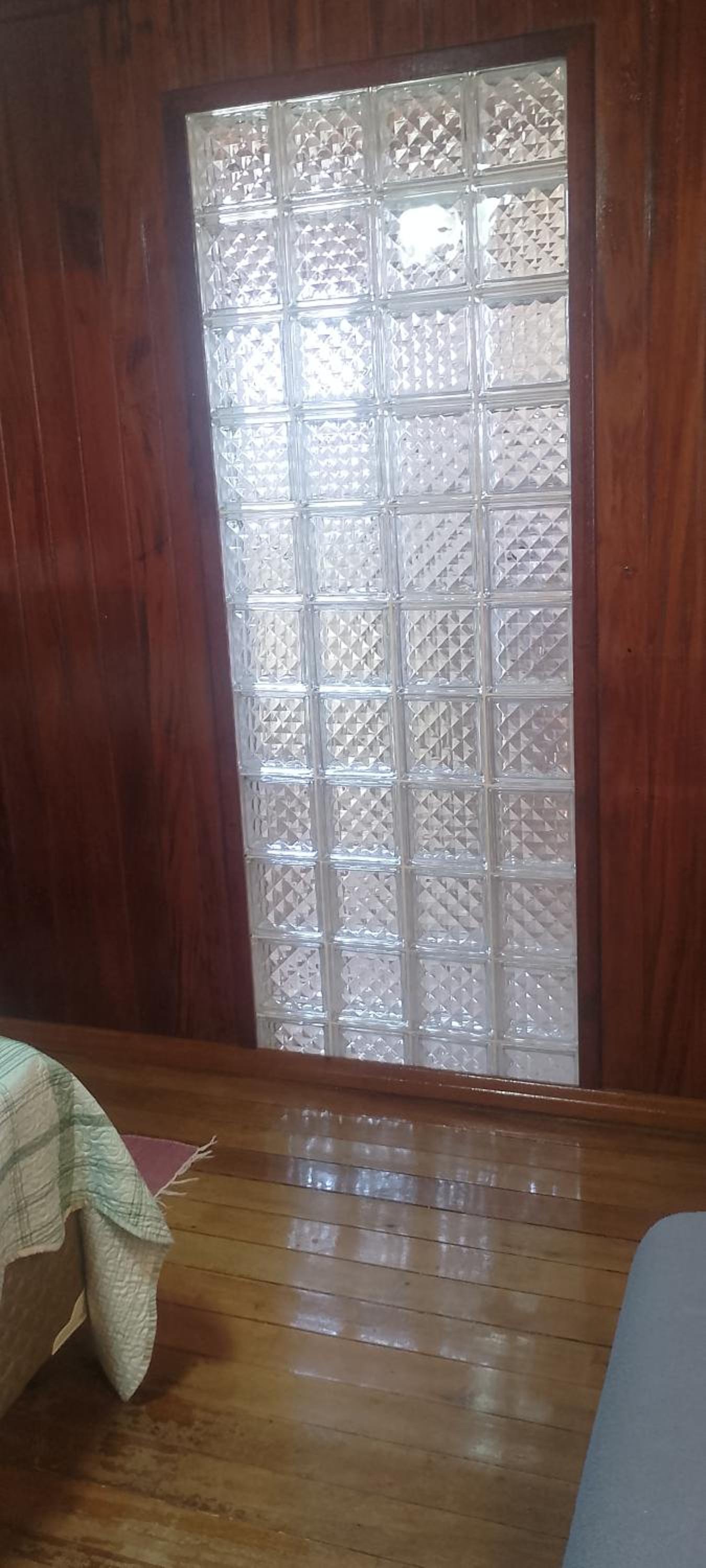 Charmosa Casa de Madeira a 700 metros da praia com estacionamento