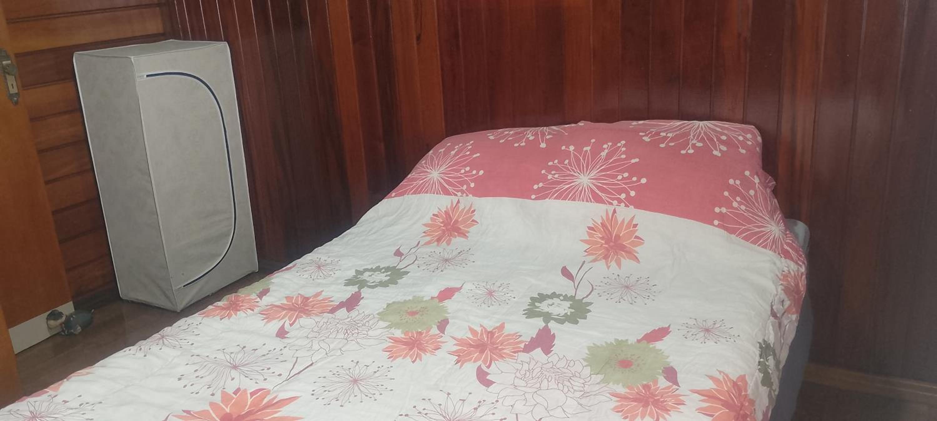 Charmosa Casa de Madeira a 700 metros da praia com estacionamento