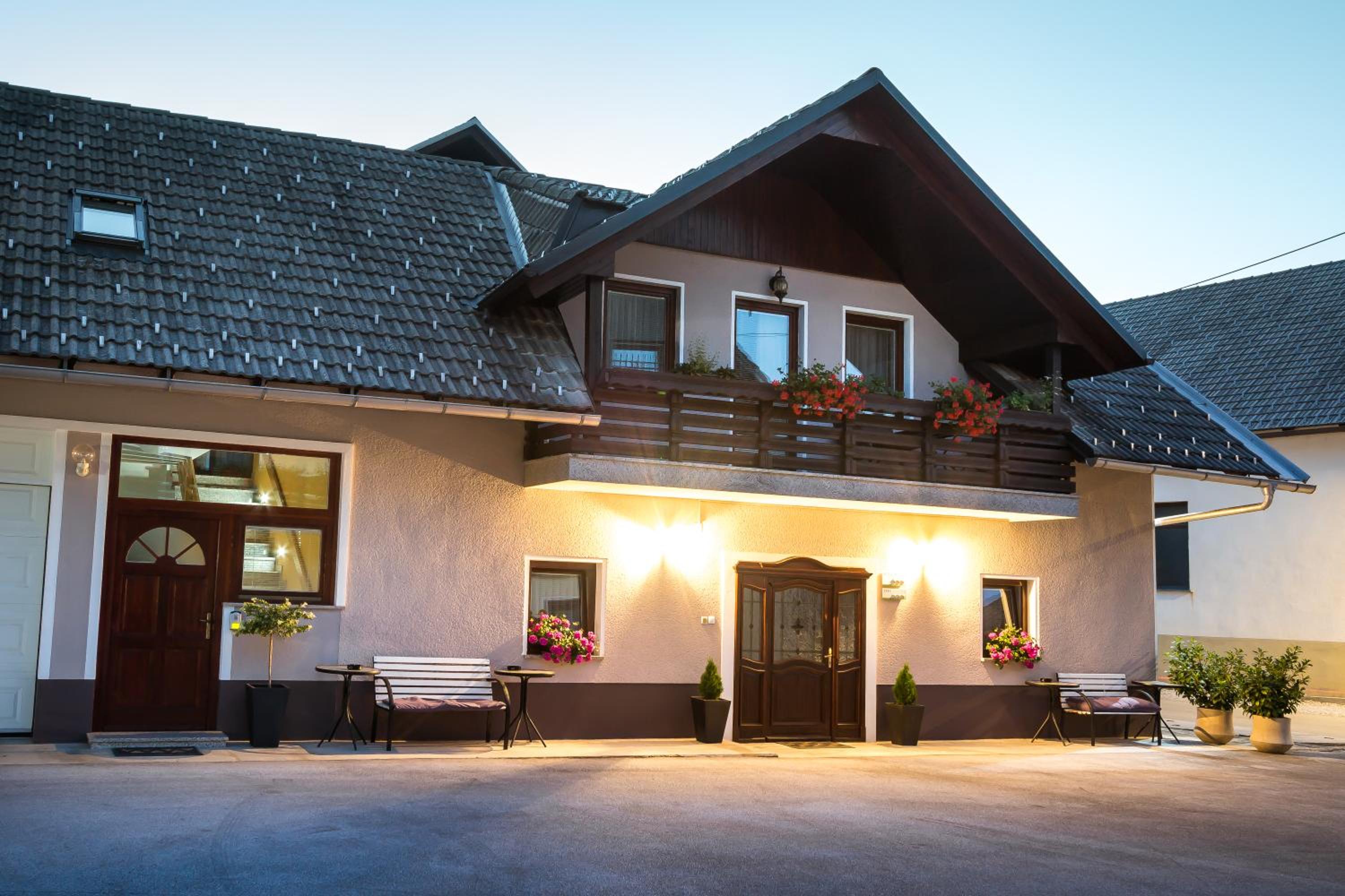 Rooms & Apartments Kepic, AIRPORT accomodation
