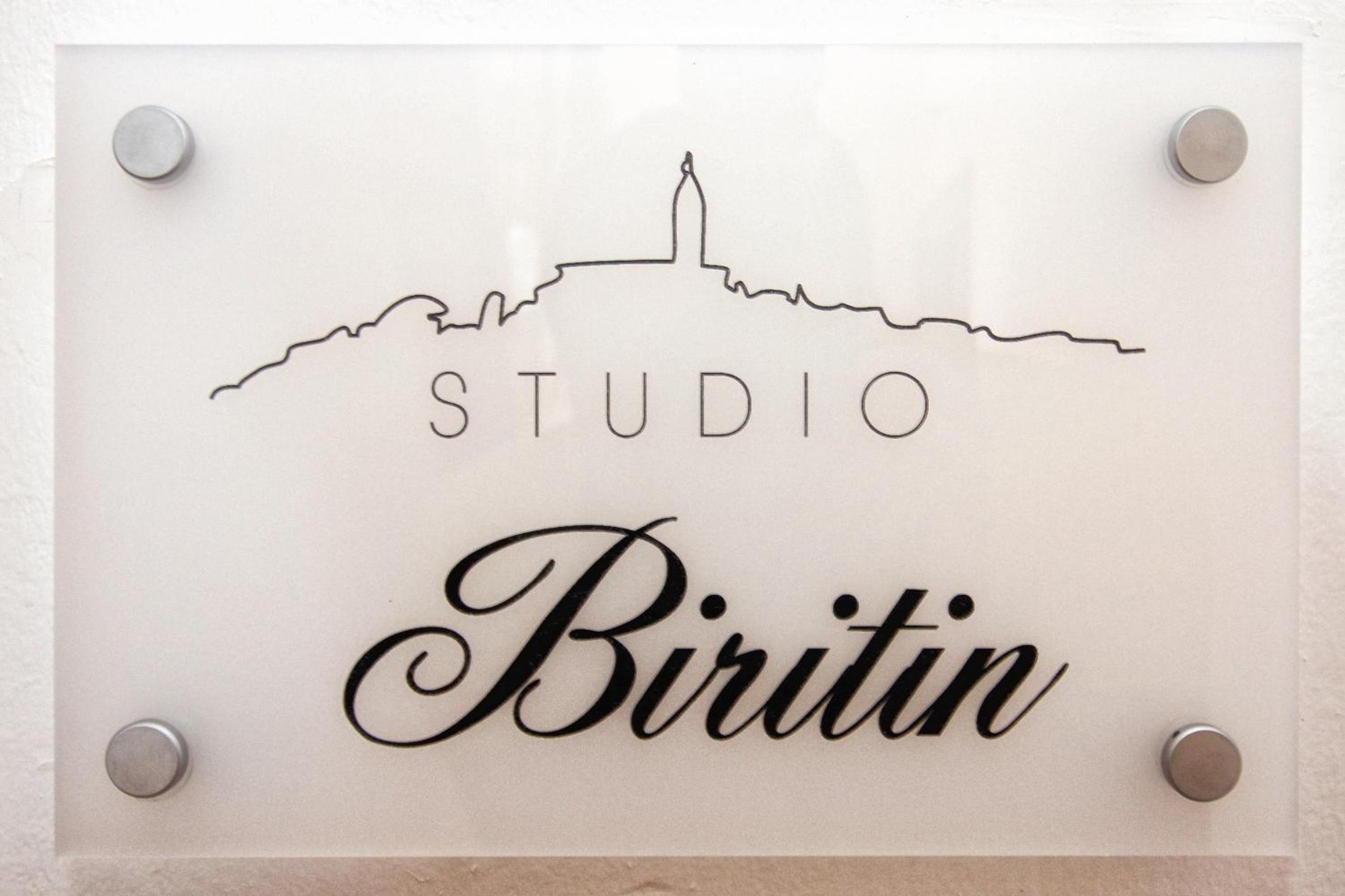 Studio Biritin- free parking view 5