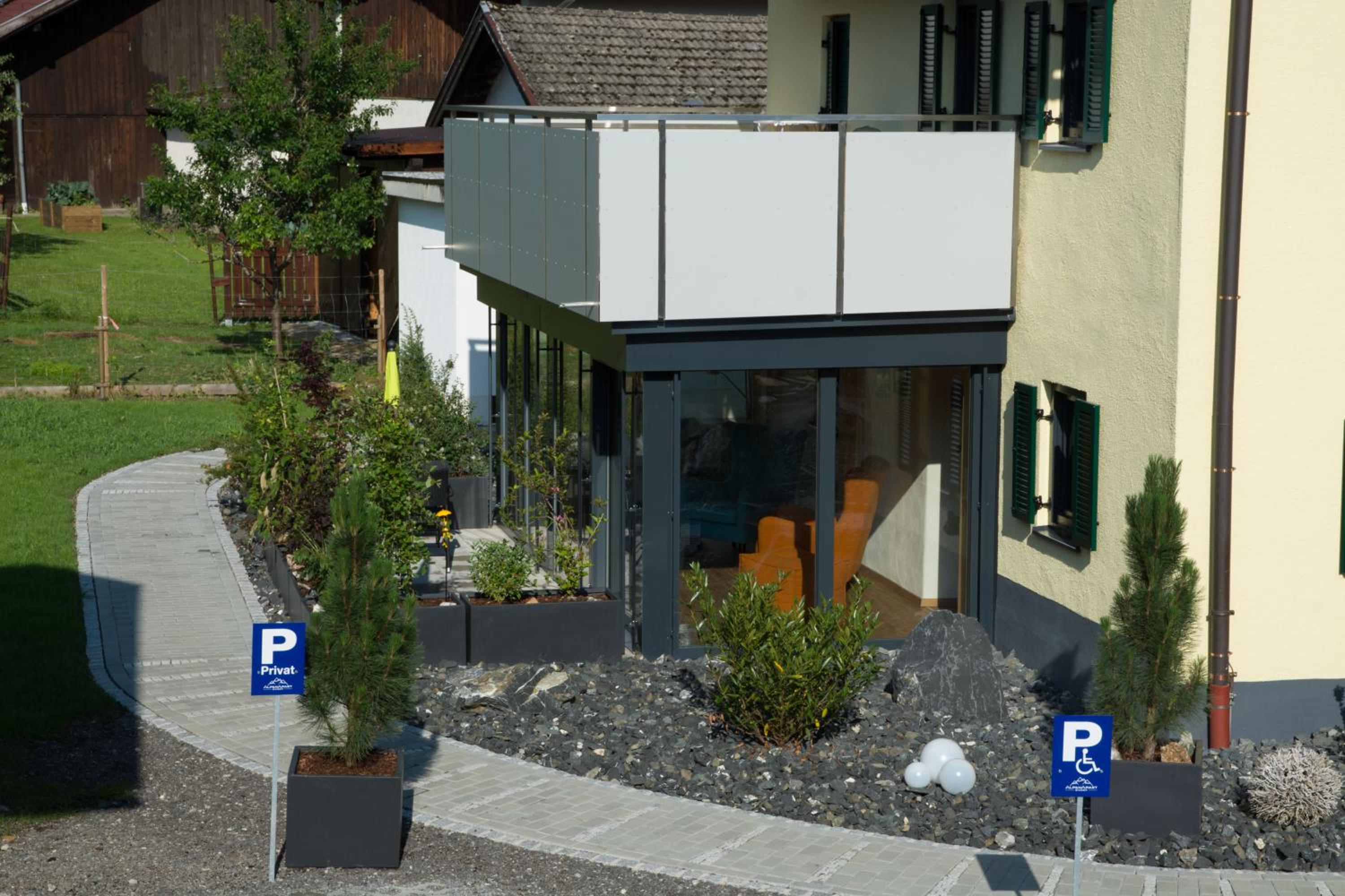 Alpenapart Singer - contactless check-in
