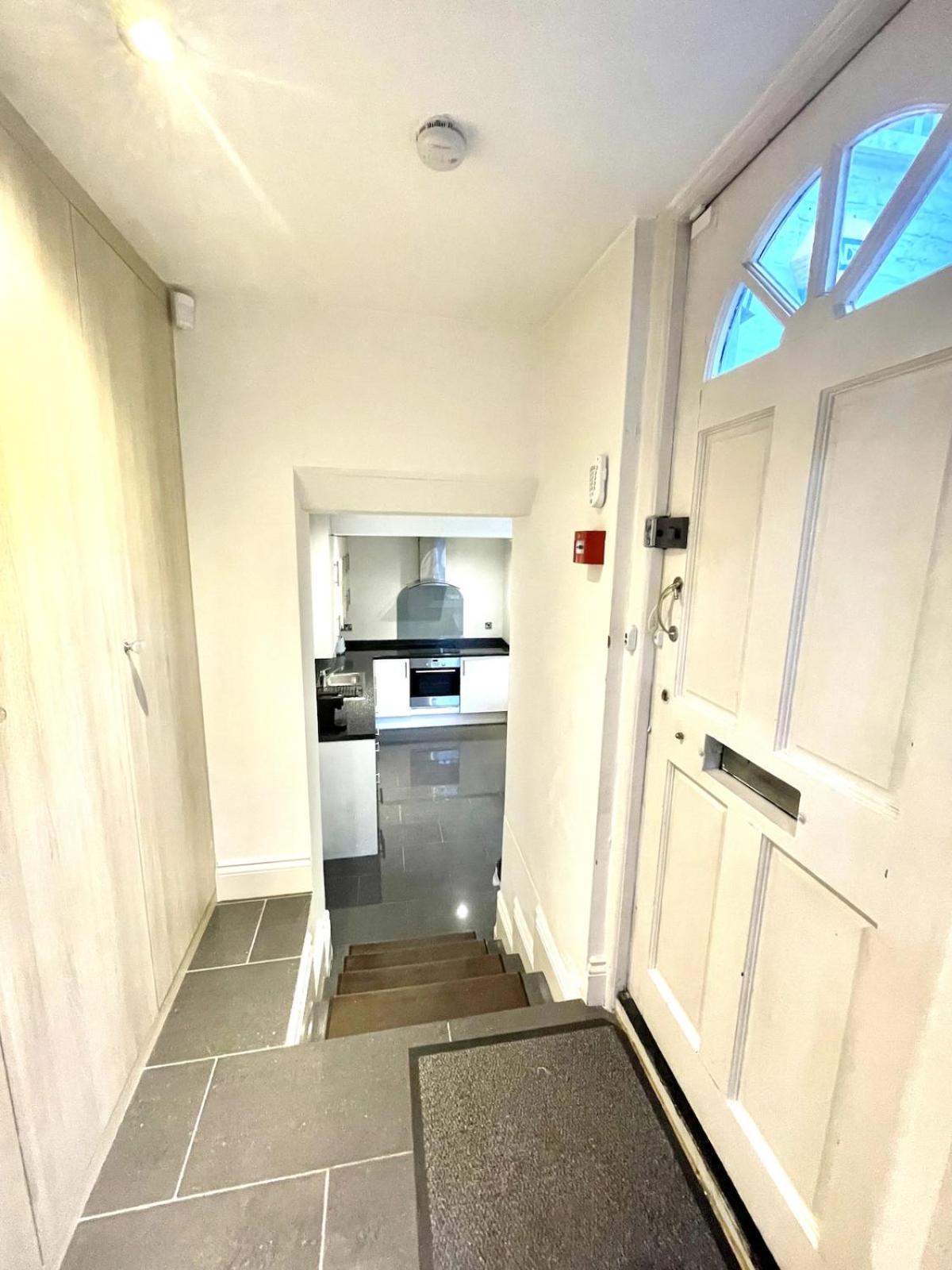 Mews Flat - Montagu Residence