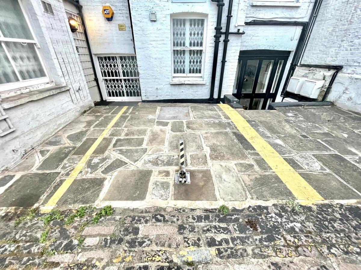 Mews Flat - Montagu Residence