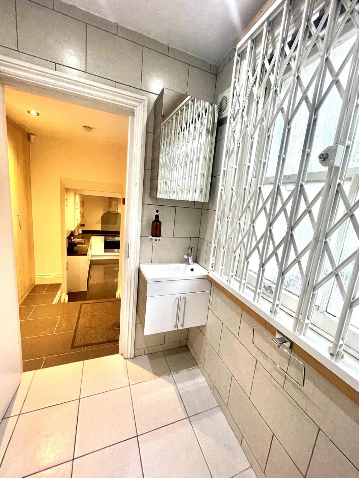 Mews Flat - Montagu Residence