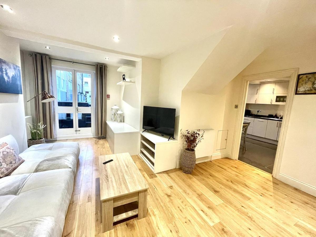 Mews Flat - Montagu Residence