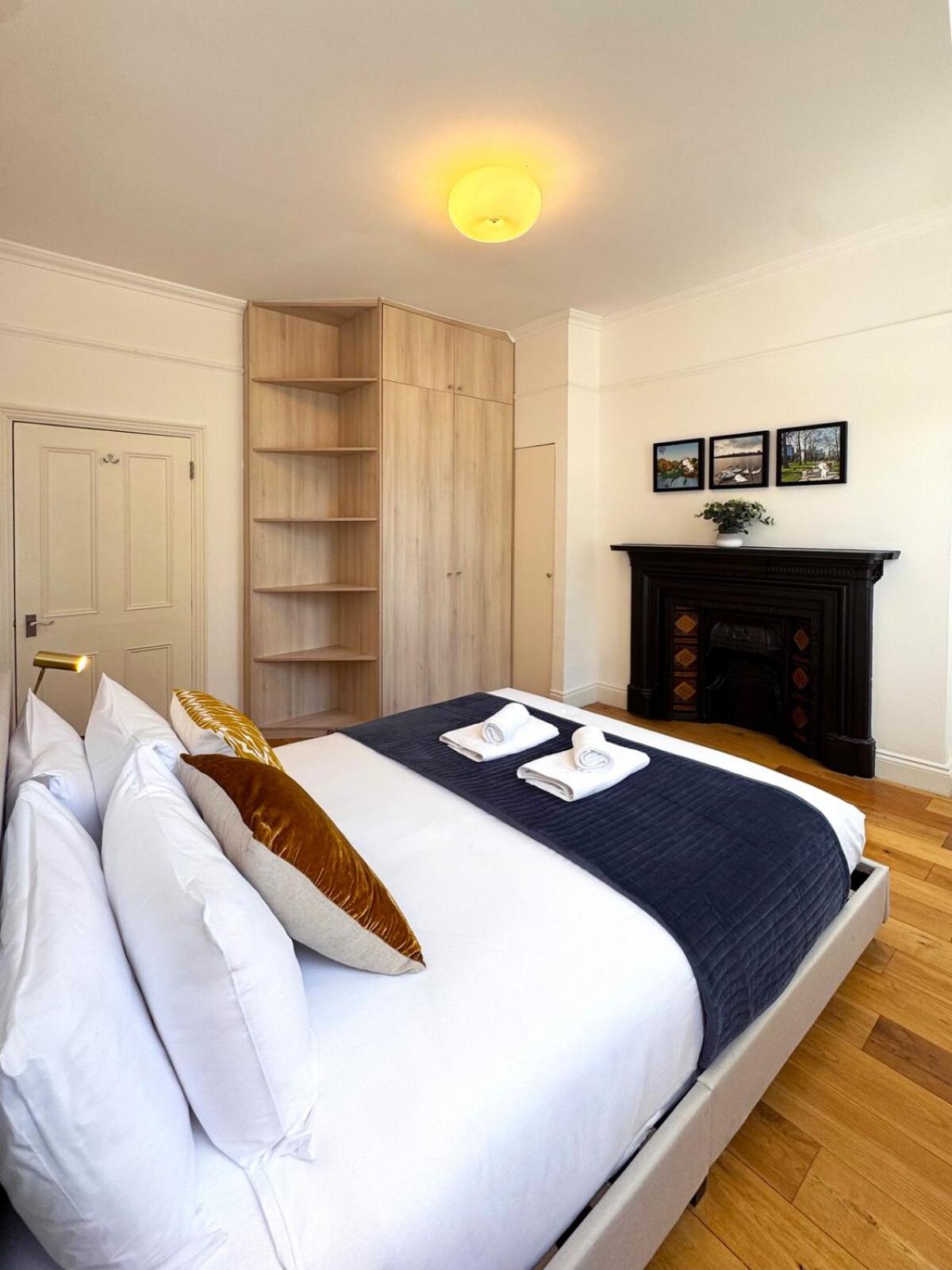 Flat B - Montagu St Residence