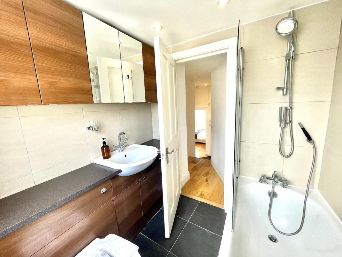 Flat B - Montagu St Residence