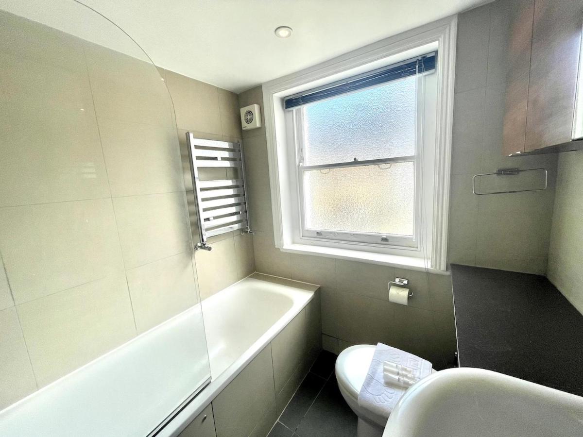 Flat B - Montagu St Residence